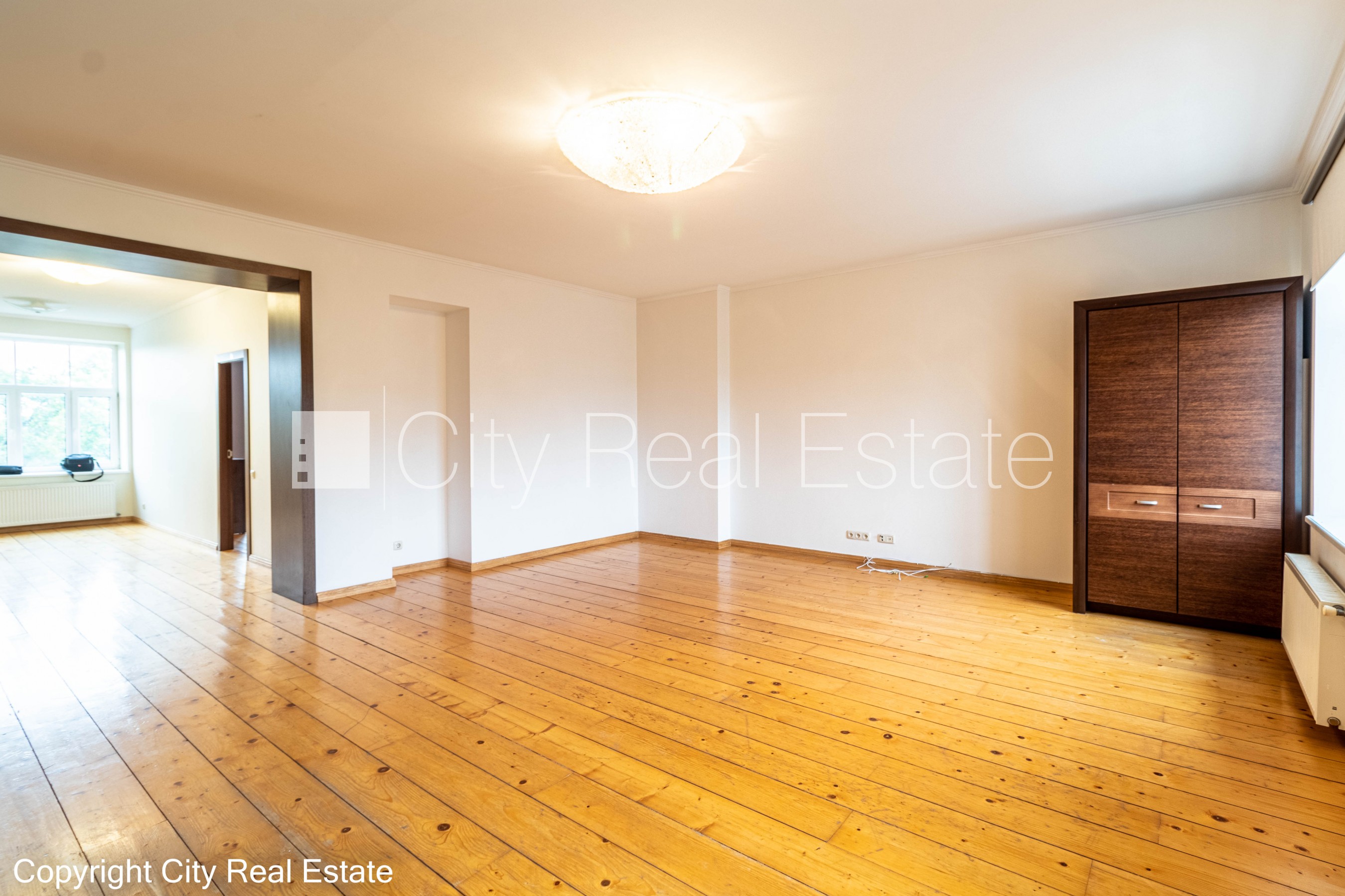 Sludinājumi. Fasādes māja, slēgts pagalms, vieta automašīnai, ieeja no ielas un pagalma, ir lifts, kāpņu telpa Cena: 170000 EUR Foto #6