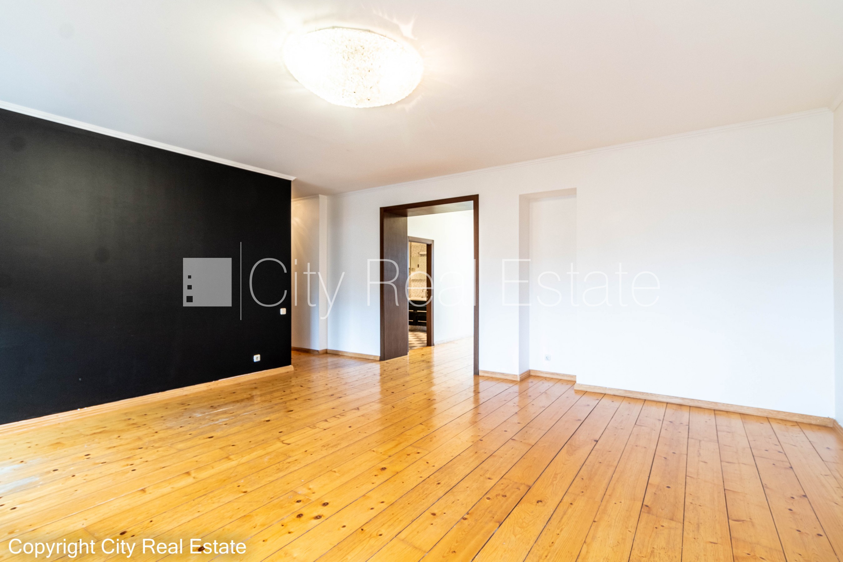 Sludinājumi. Fasādes māja, slēgts pagalms, vieta automašīnai, ieeja no ielas un pagalma, ir lifts, kāpņu telpa Cena: 170000 EUR Foto #8