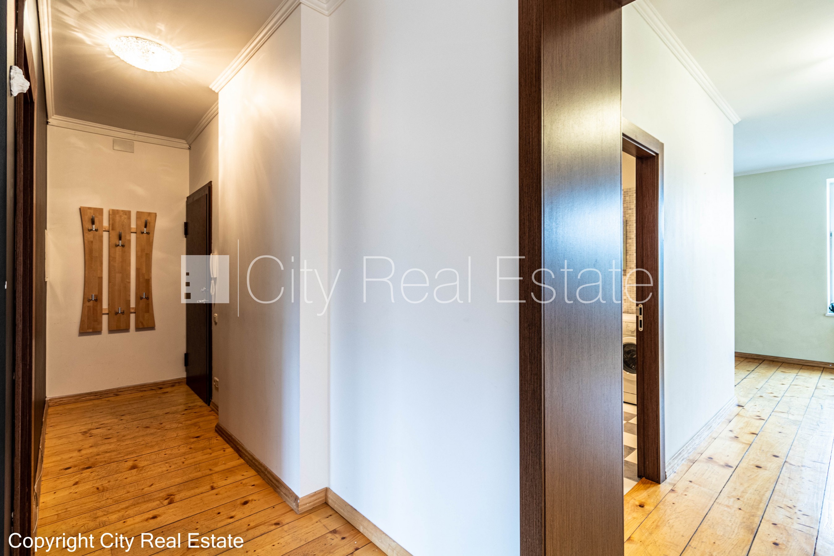 Sludinājumi. Fasādes māja, slēgts pagalms, vieta automašīnai, ieeja no ielas un pagalma, ir lifts, kāpņu telpa Cena: 170000 EUR Foto #11