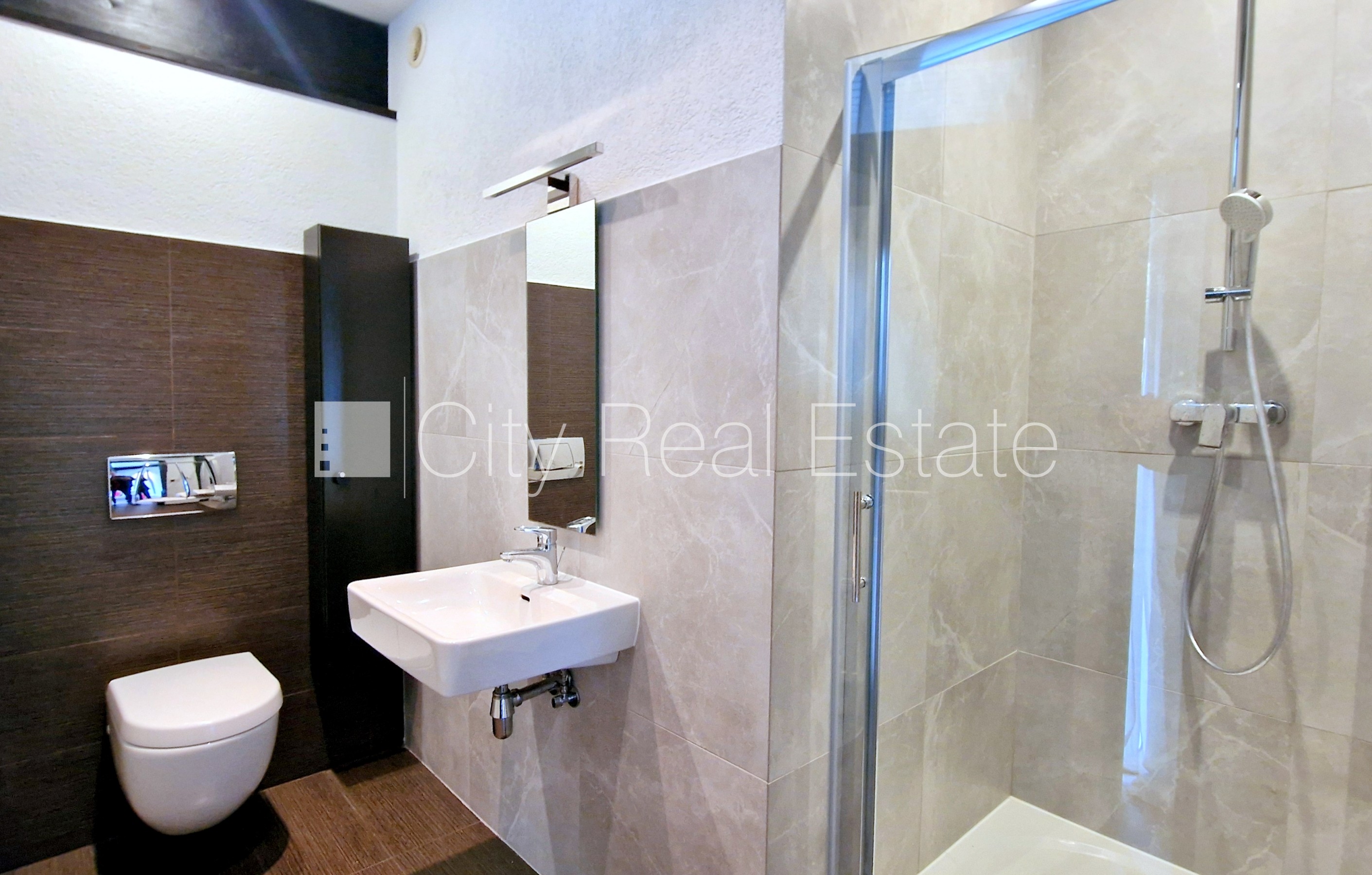 Объявление. Частный дом, новостройка, благоустроенная озеленённая территория, закрытая территория, въездные Цена: 785000 EUR Foto #19