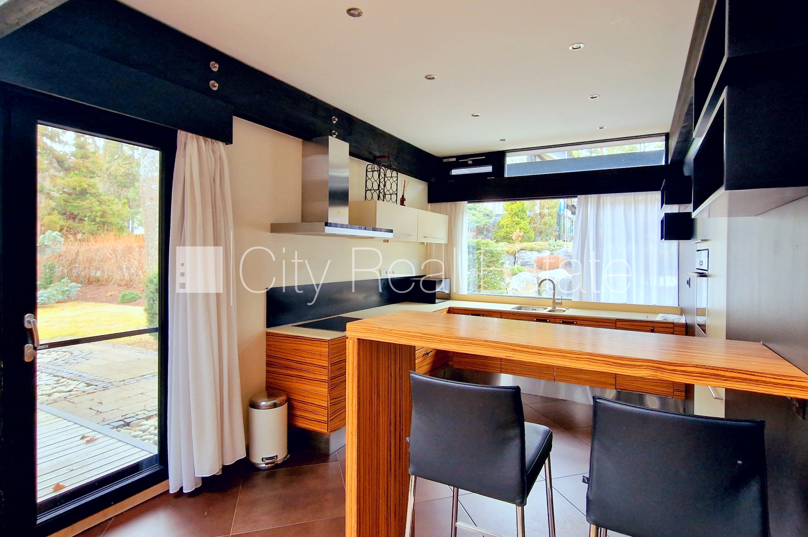 Объявление. Частный дом, новостройка, благоустроенная озеленённая территория, закрытая территория, въездные Цена: 785000 EUR Foto #9