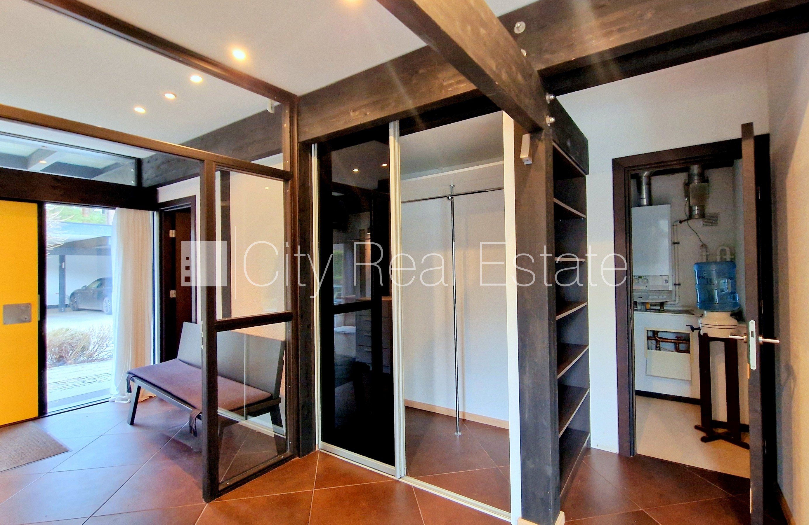 Объявление. Частный дом, новостройка, благоустроенная озеленённая территория, закрытая территория, въездные Цена: 785000 EUR Foto #23