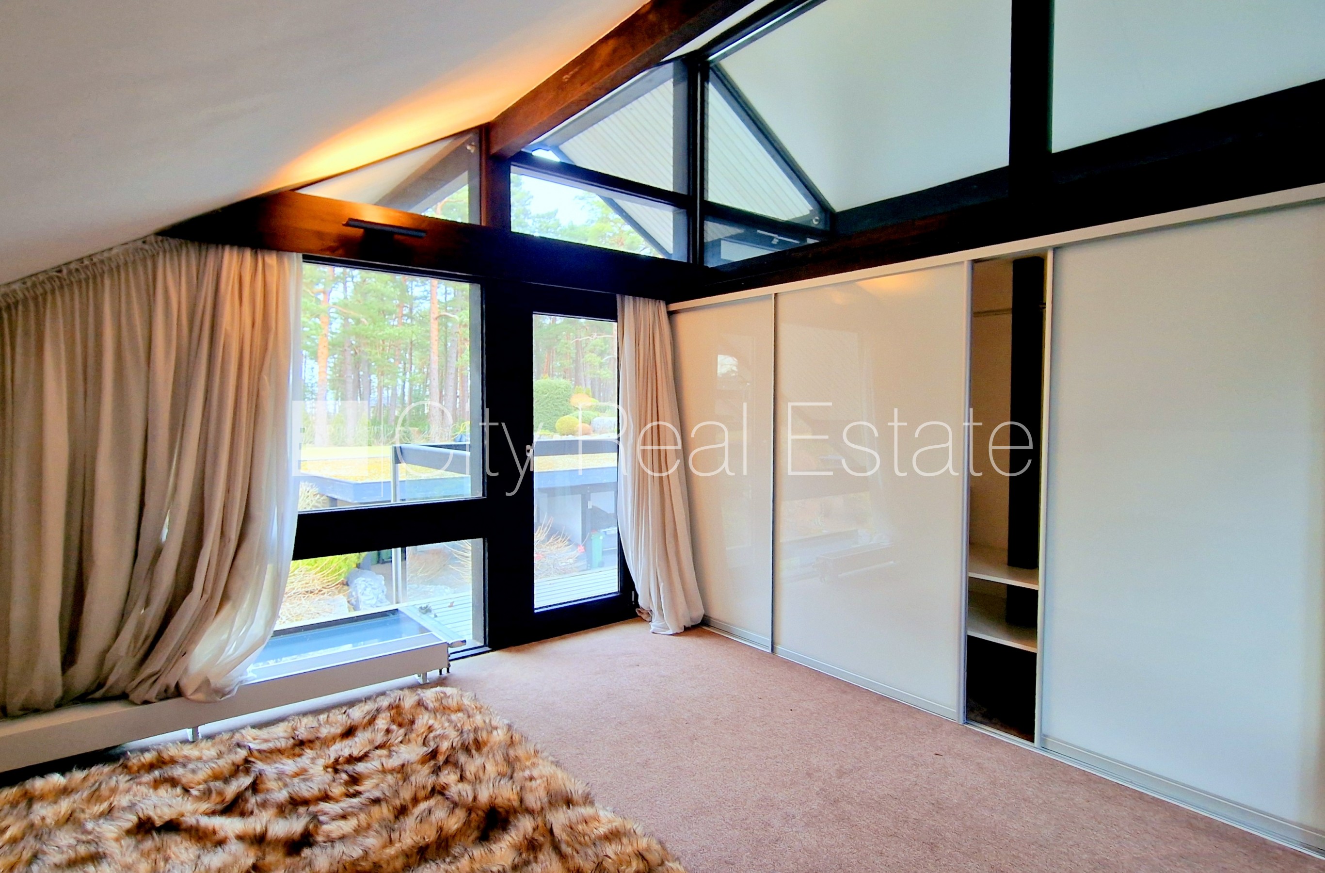 Объявление. Частный дом, новостройка, благоустроенная озеленённая территория, закрытая территория, въездные Цена: 785000 EUR Foto #12