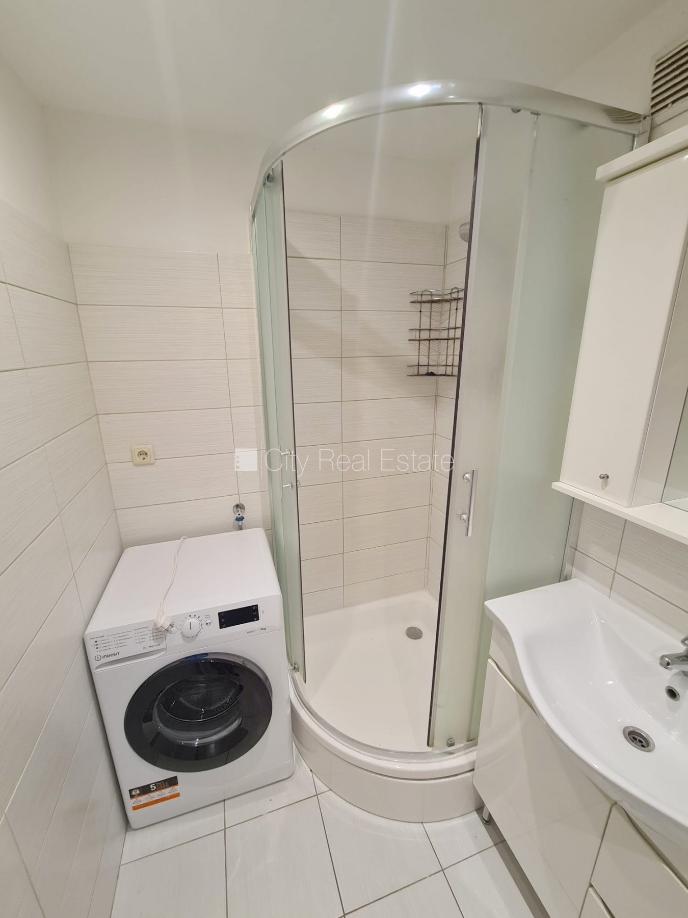 Sludinājumi. Fasādes māja, vieta automašīnai, ieeja no ielas, ir lifts, lodžija 4 m2, istaba izolēta, virtuve, Cena: 260 EUR/mēn Foto #16