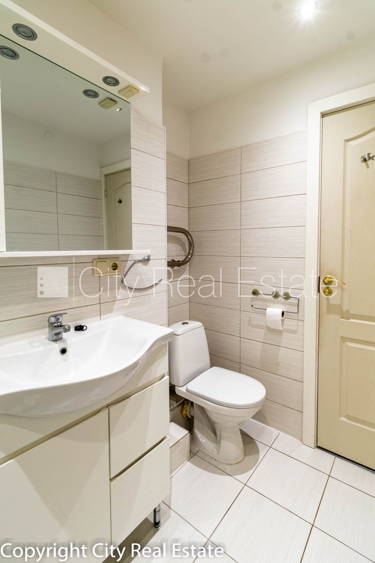 Sludinājumi. Fasādes māja, vieta automašīnai, ieeja no ielas, ir lifts, lodžija 4 m2, istaba izolēta, virtuve, Cena: 260 EUR/mēn Foto #17