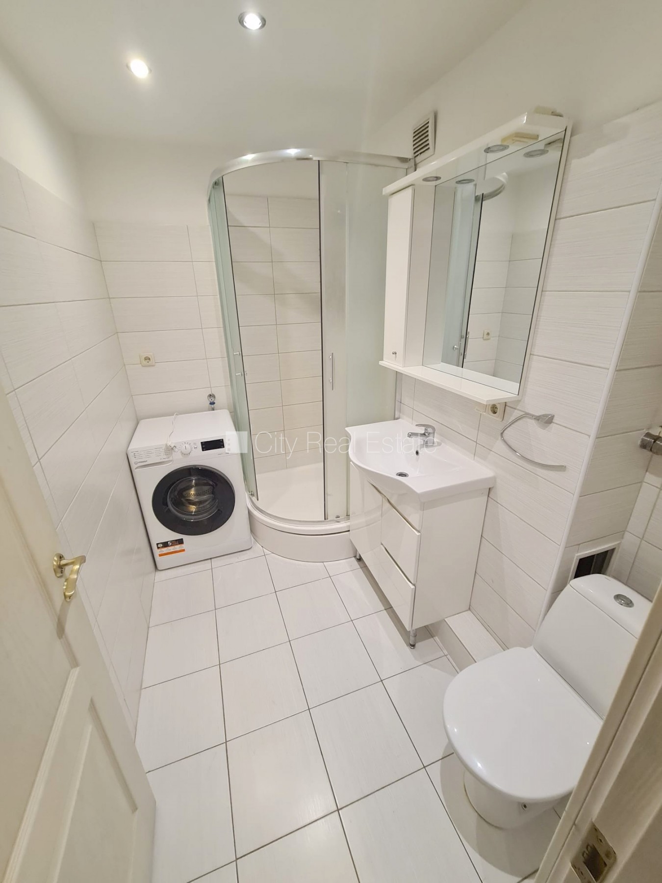 Sludinājumi. Fasādes māja, vieta automašīnai, ieeja no ielas, ir lifts, lodžija 4 m2, istaba izolēta, virtuve, Cena: 260 EUR/mēn Foto #15