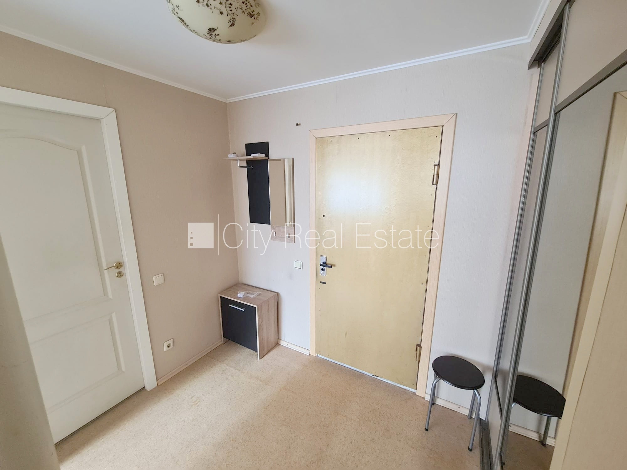 Sludinājumi. Fasādes māja, vieta automašīnai, ieeja no ielas, ir lifts, lodžija 4 m2, istaba izolēta, virtuve, Cena: 260 EUR/mēn Foto #12