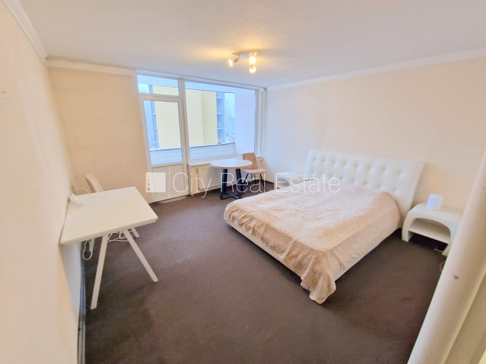 Sludinājumi. Fasādes māja, vieta automašīnai, ieeja no ielas, ir lifts, lodžija 4 m2, istaba izolēta, virtuve, Cena: 260 EUR/mēn Foto #1