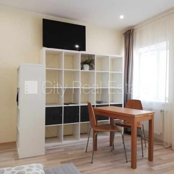 Sludinājumi. Pagalma ēka, renovēta māja, ieeja no pagalma, kāpņu telpa pēc kapitālā remonta, studio tipa, Cena: 419 EUR/mēn Foto #4