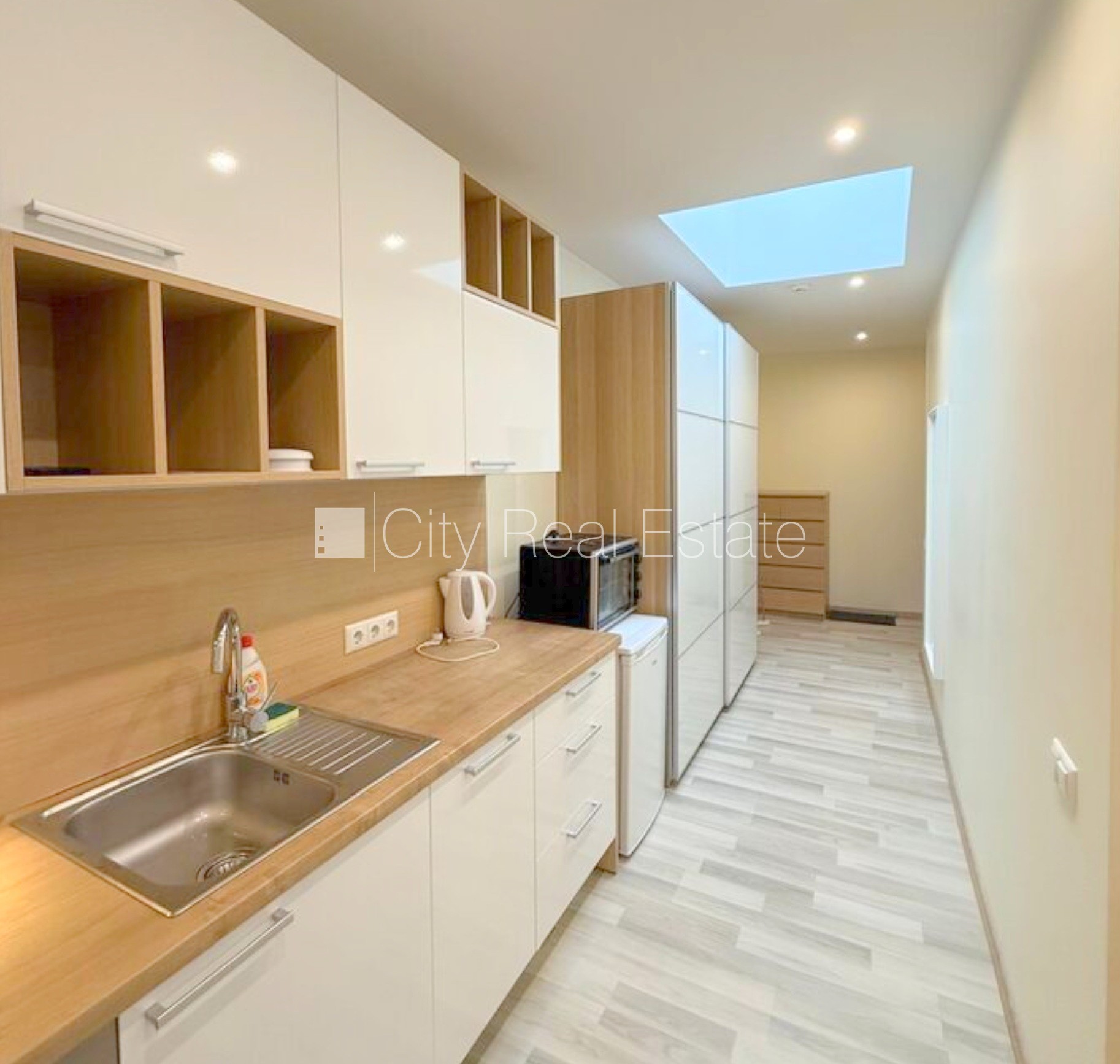 Sludinājumi. Pagalma ēka, renovēta māja, ieeja no pagalma, kāpņu telpa pēc kapitālā remonta, studio tipa, Cena: 419 EUR/mēn Foto #6