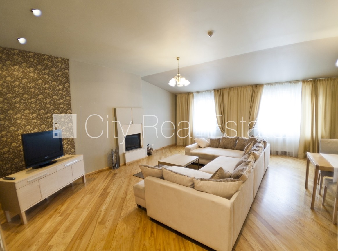 Sludinājumi. Projekts - Palisade, fasādes māja, restaurēta māja, mansards, ir lifts, kāpņu telpa pēc kapitālā Cena: 302400 EUR Foto #1