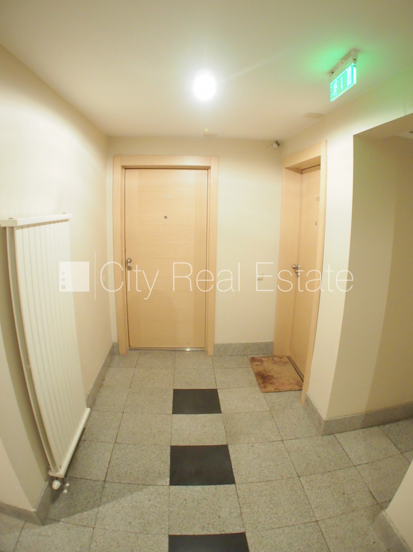 Sludinājumi. Jaunceltne, fasādes māja, labiekārtota apzaļumota teritorija, slēgta teritorija, garāžas vārti Cena: 650 EUR/mēn Foto #17