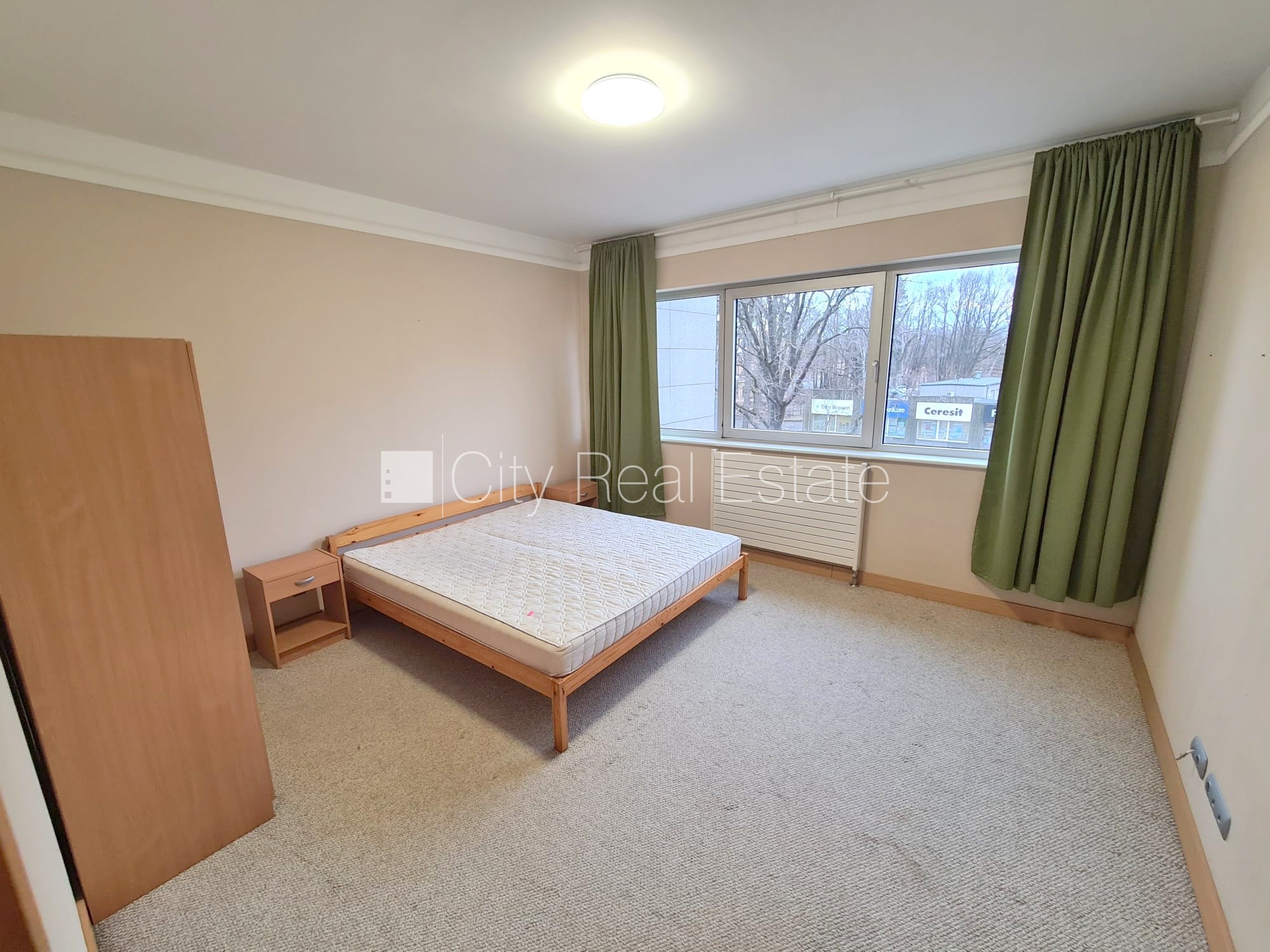 Sludinājumi. Jaunceltne, fasādes māja, labiekārtota apzaļumota teritorija, slēgta teritorija, garāžas vārti Cena: 650 EUR/mēn Foto #12