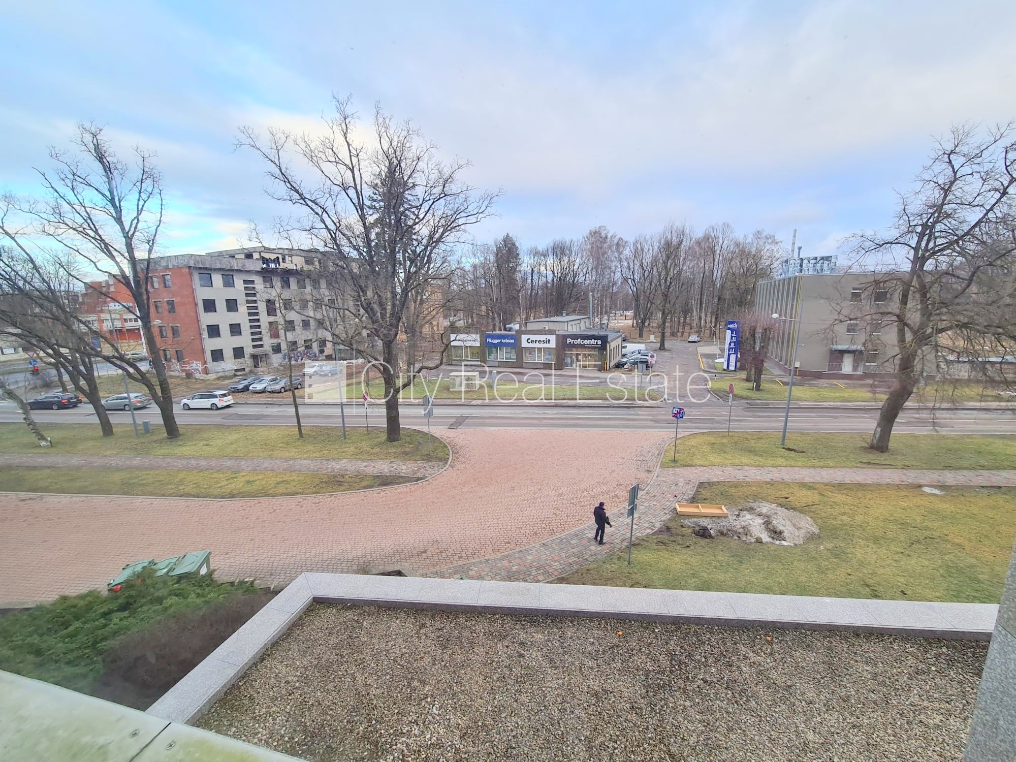 Sludinājumi. Jaunceltne, fasādes māja, labiekārtota apzaļumota teritorija, slēgta teritorija, garāžas vārti Cena: 650 EUR/mēn Foto #6