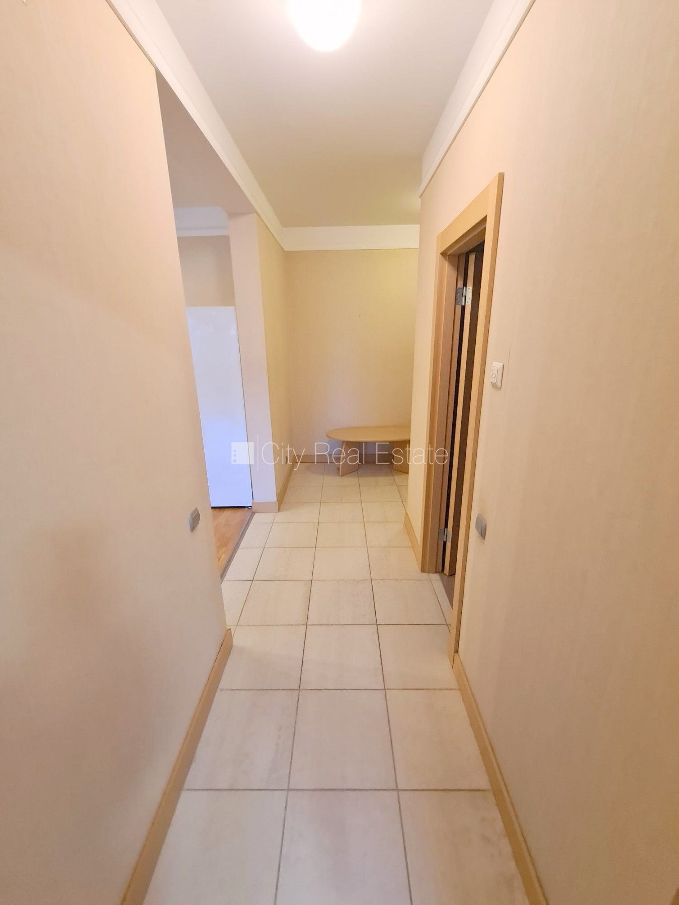 Sludinājumi. Jaunceltne, fasādes māja, labiekārtota apzaļumota teritorija, slēgta teritorija, garāžas vārti Cena: 650 EUR/mēn Foto #9