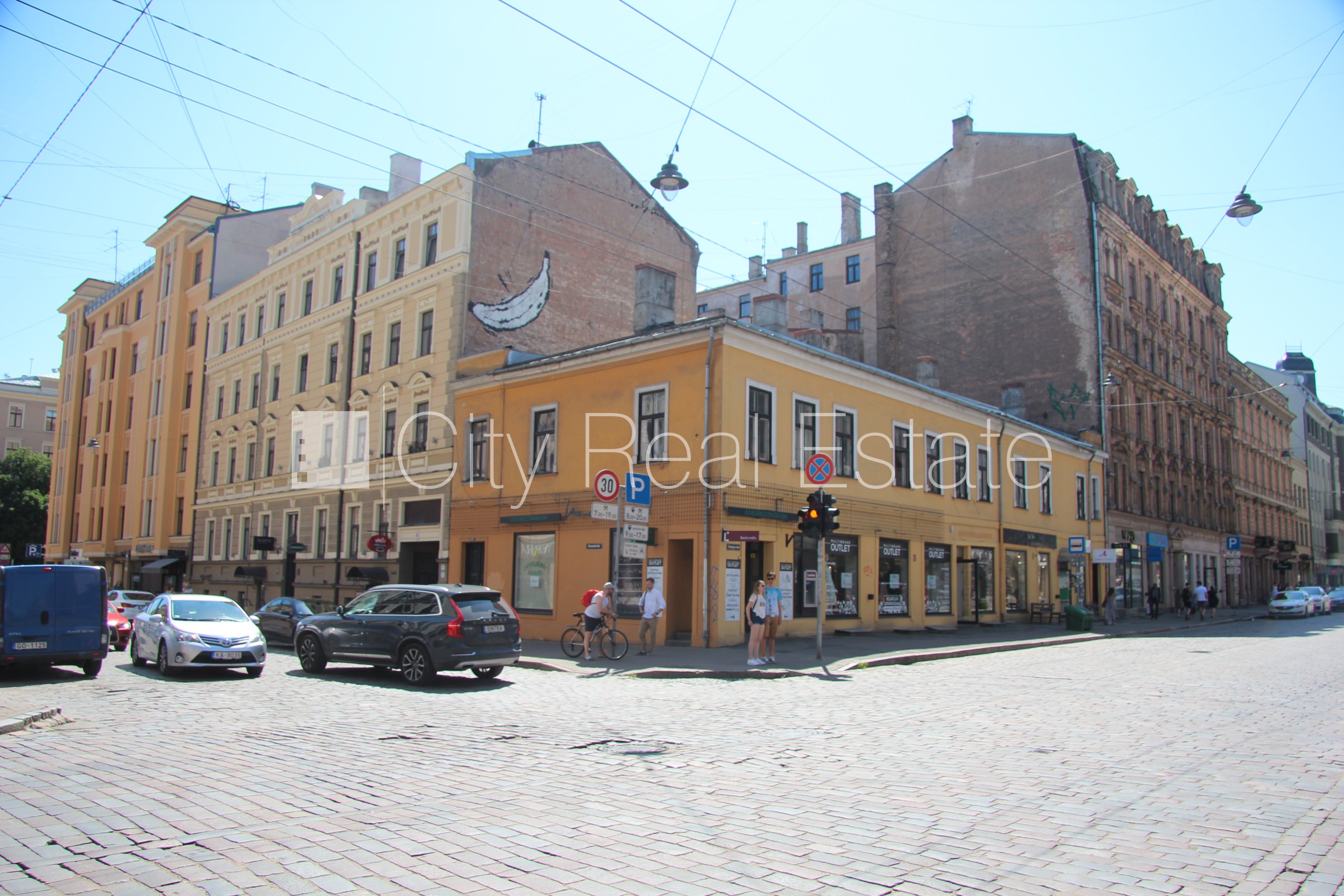 Sludinājumi. Pagalma māja, fasādes māja, dzīvokļu skaits ēkā  30 gab., metāla jumta segums, ķieģeļu mūra sienas, Cena: 3.7e+06 EUR Foto #2