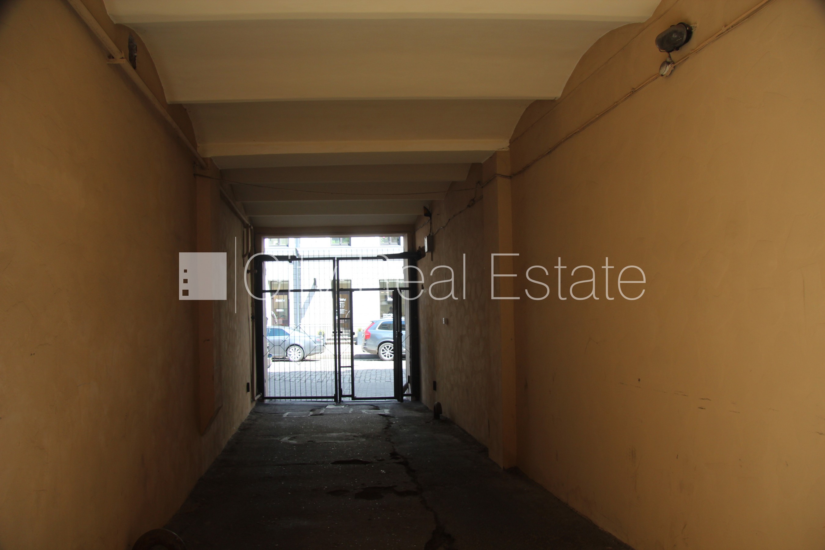 Sludinājumi. Pagalma māja, fasādes māja, dzīvokļu skaits ēkā  30 gab., metāla jumta segums, ķieģeļu mūra sienas, Cena: 3.7e+06 EUR Foto #25