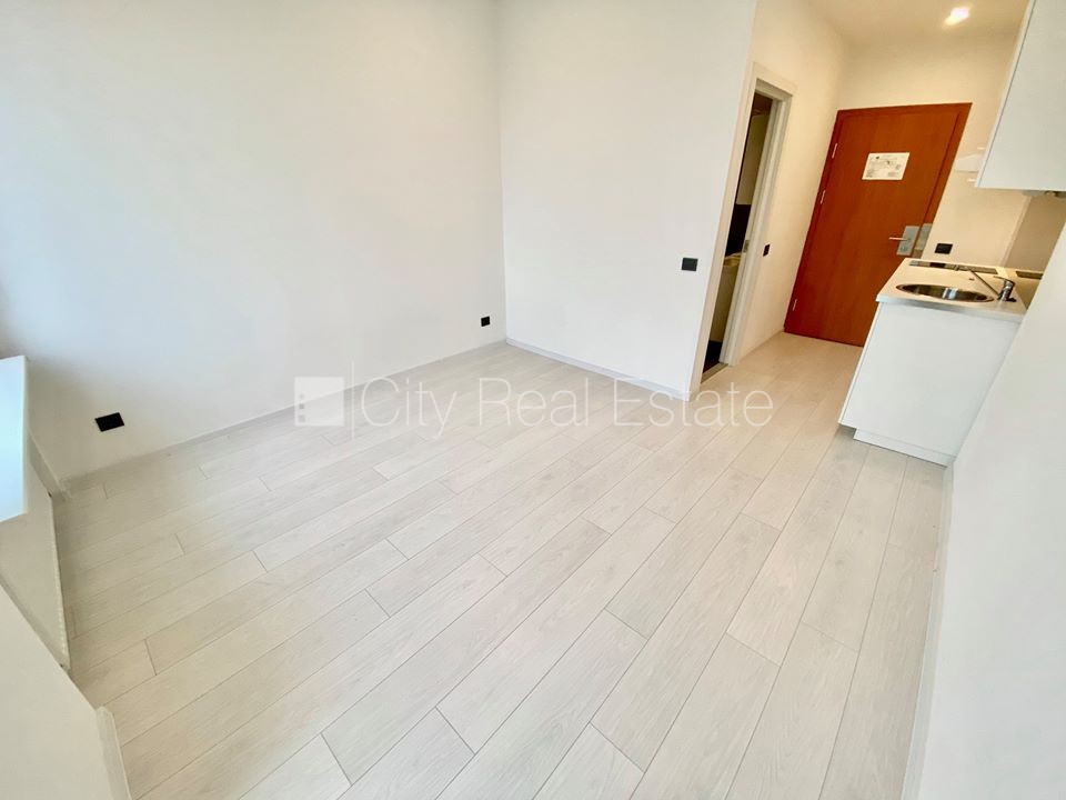 Объявление. Фасадный дом, реновированный дом, вход с улицы, лифт, лестничная клетка после капитального ремонта, Цена: 290 EUR/мес. Foto #3