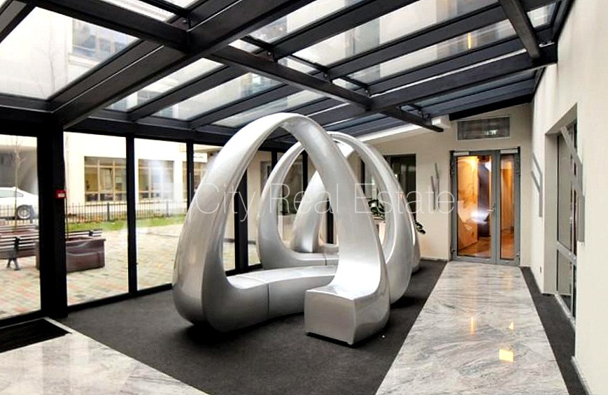 Sludinājumi. Labiekārtota apzaļumota teritorija, slēgta teritorija, vieta automašīnai, pazemes autostāvvieta, Cena: 2000 EUR/mēn Foto #10