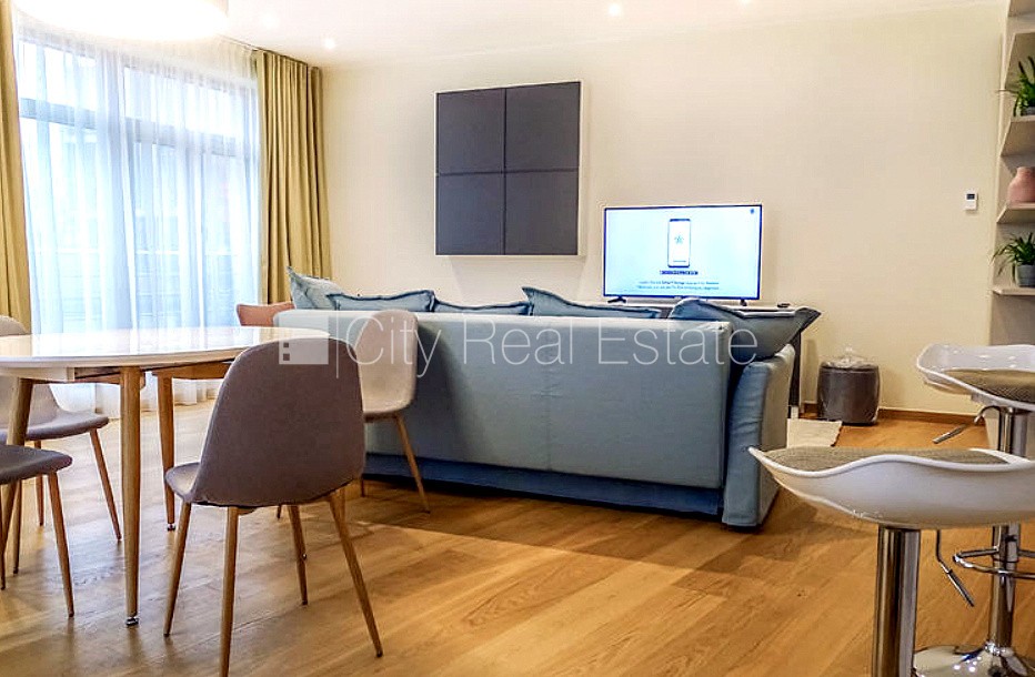 Sludinājumi. Labiekārtota apzaļumota teritorija, slēgta teritorija, vieta automašīnai, pazemes autostāvvieta, Cena: 2000 EUR/mēn Foto #4