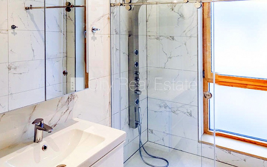 Sludinājumi. Labiekārtota apzaļumota teritorija, slēgta teritorija, vieta automašīnai, pazemes autostāvvieta, Cena: 2000 EUR/mēn Foto #9