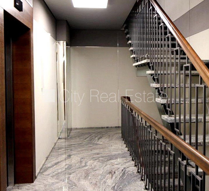 Sludinājumi. Labiekārtota apzaļumota teritorija, slēgta teritorija, vieta automašīnai, pazemes autostāvvieta, Cena: 2000 EUR/mēn Foto #11