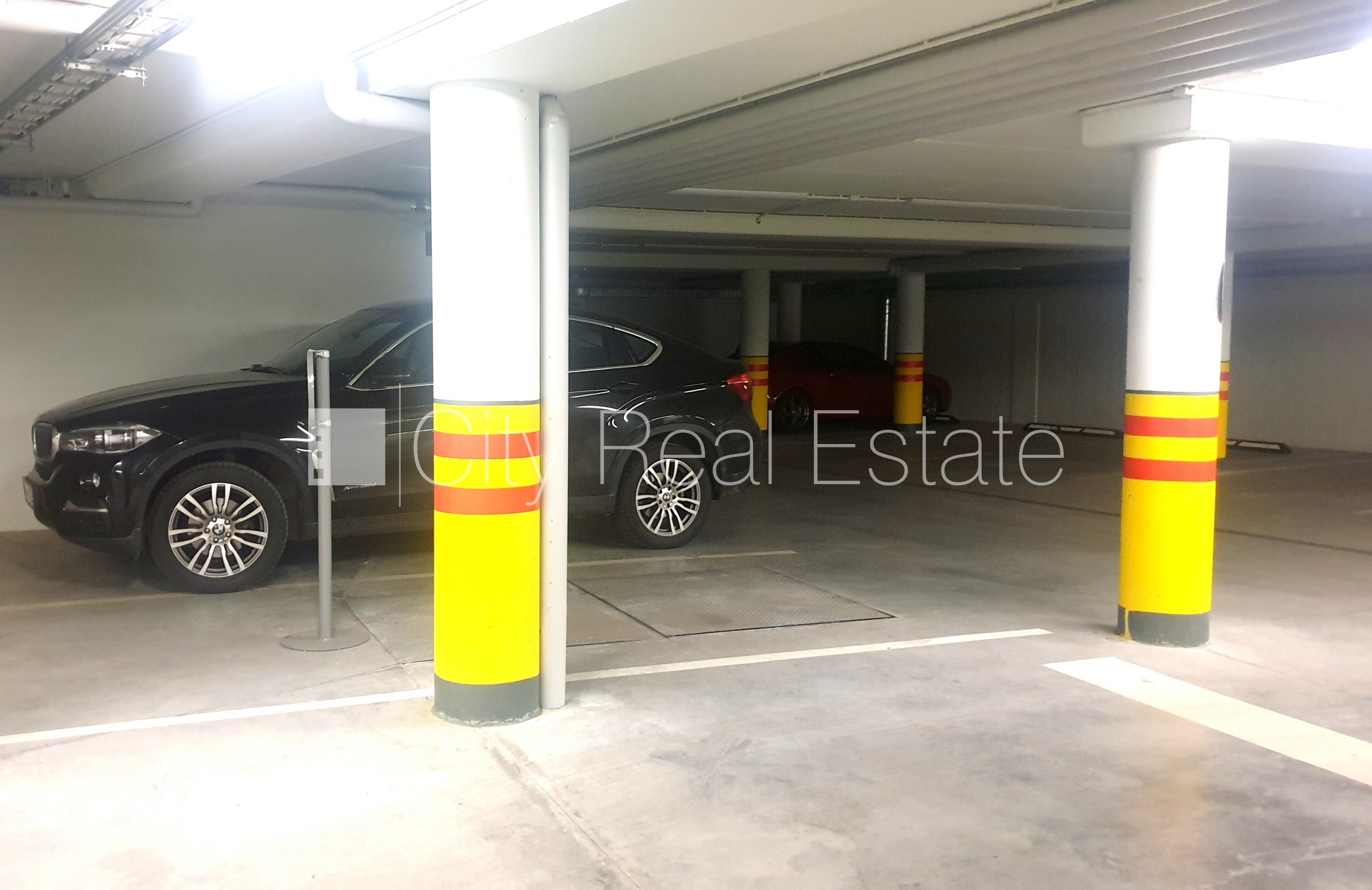 Sludinājumi. Labiekārtota apzaļumota teritorija, slēgta teritorija, vieta automašīnai, pazemes autostāvvieta, Cena: 2000 EUR/mēn Foto #17