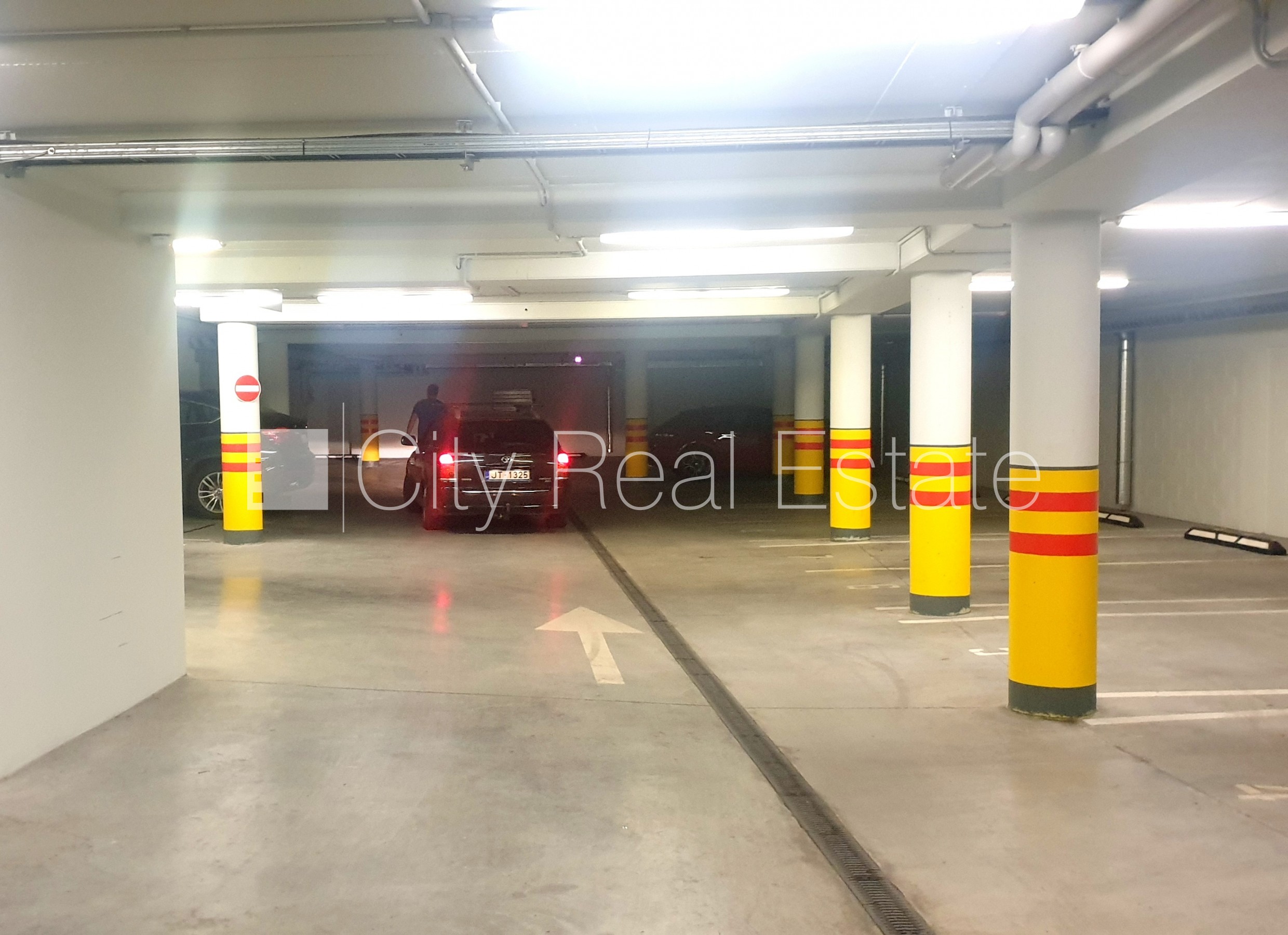 Sludinājumi. Labiekārtota apzaļumota teritorija, slēgta teritorija, vieta automašīnai, pazemes autostāvvieta, Cena: 2000 EUR/mēn Foto #16