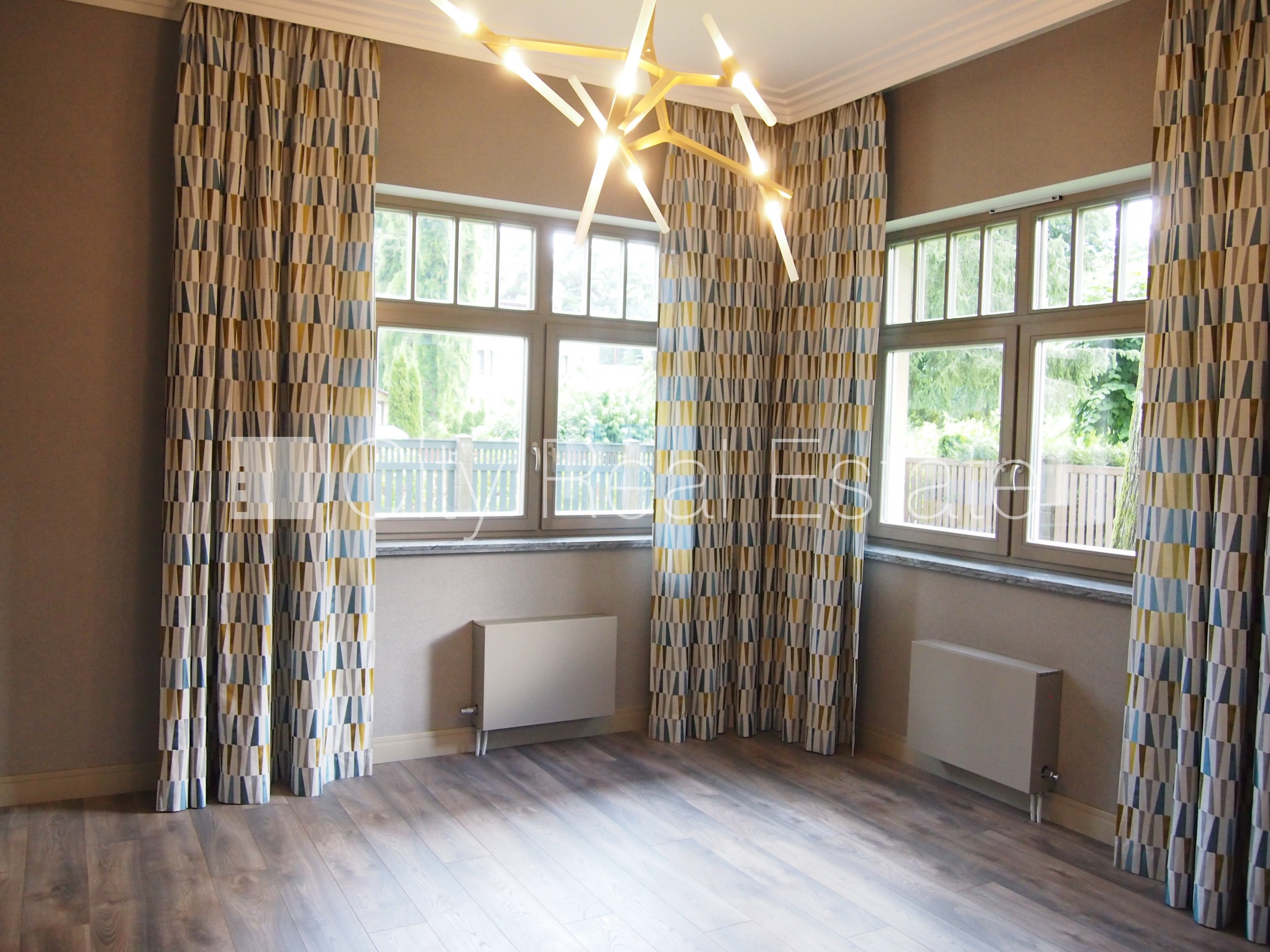 Sludinājumi. Privātmāja, labiekārtots apzaļumots pagalms, garāža vienai automašīnai, terase, guļamistabu skaits Cena: 7950 EUR/mēn Foto #15