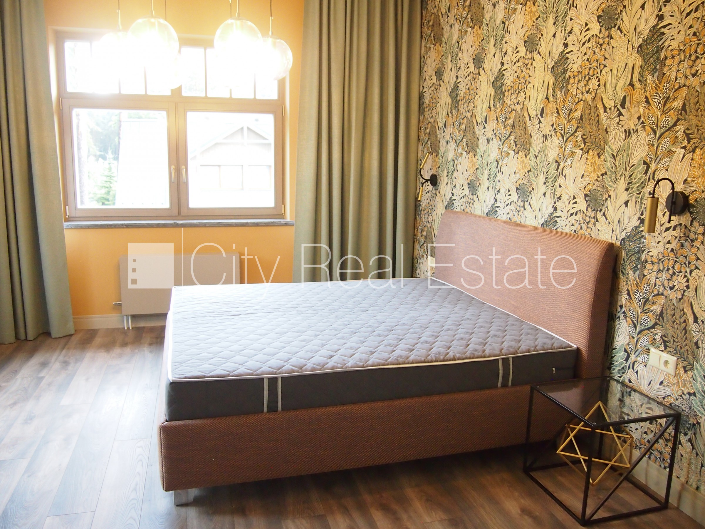 Sludinājumi. Privātmāja, labiekārtots apzaļumots pagalms, garāža vienai automašīnai, terase, guļamistabu skaits Cena: 7950 EUR/mēn Foto #6