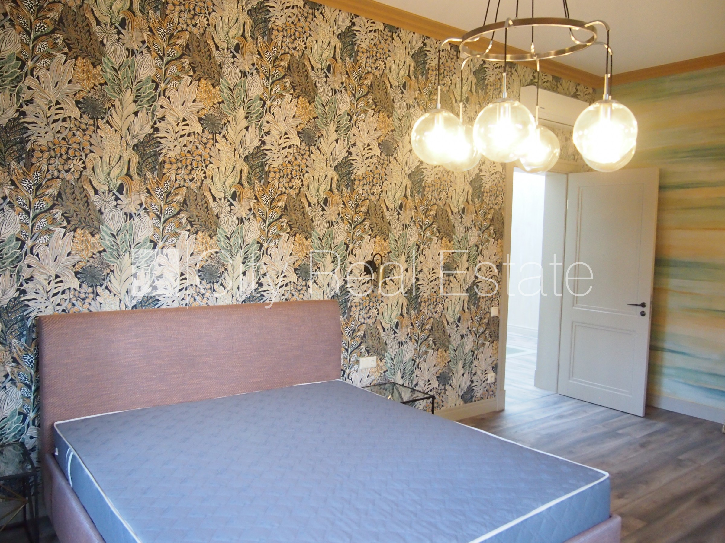 Sludinājumi. Privātmāja, labiekārtots apzaļumots pagalms, garāža vienai automašīnai, terase, guļamistabu skaits Cena: 7950 EUR/mēn Foto #8