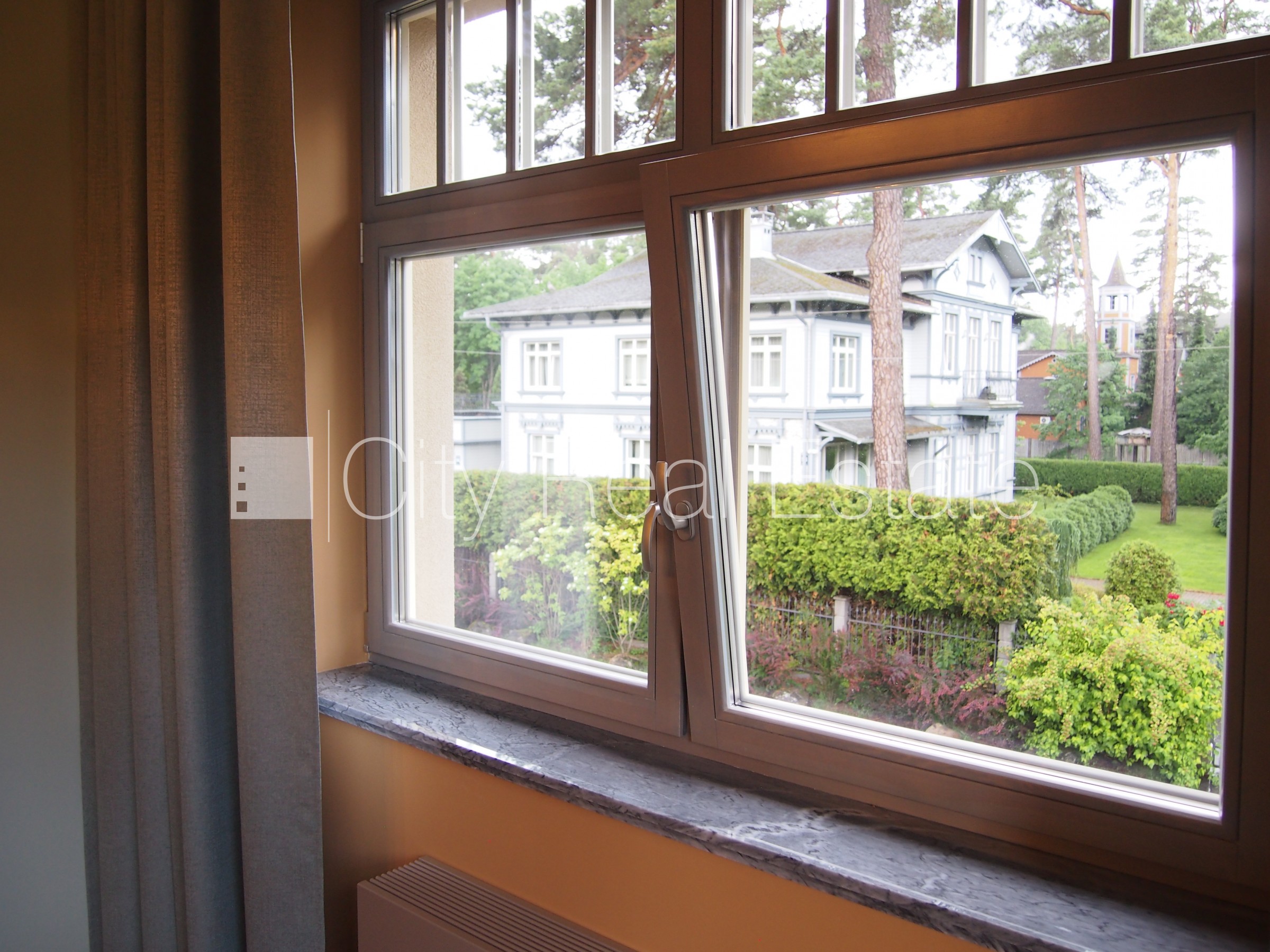 Sludinājumi. Privātmāja, labiekārtots apzaļumots pagalms, garāža vienai automašīnai, terase, guļamistabu skaits Cena: 7950 EUR/mēn Foto #17