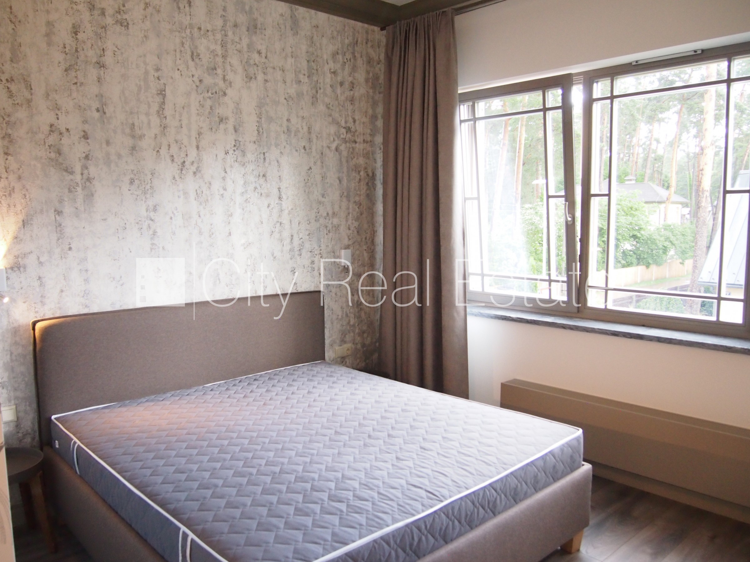 Sludinājumi. Privātmāja, labiekārtots apzaļumots pagalms, garāža vienai automašīnai, terase, guļamistabu skaits Cena: 7950 EUR/mēn Foto #18