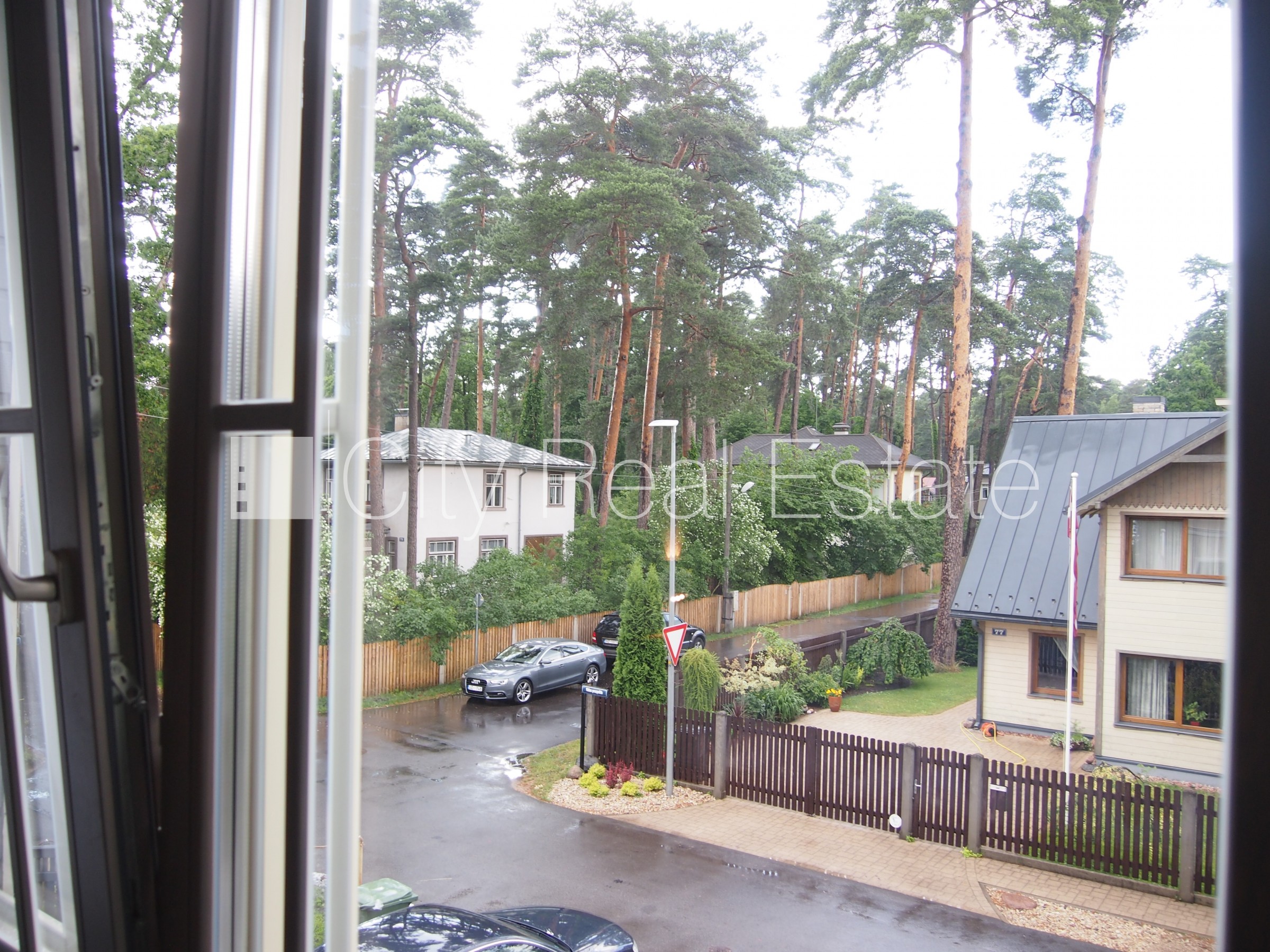 Sludinājumi. Privātmāja, labiekārtots apzaļumots pagalms, garāža vienai automašīnai, terase, guļamistabu skaits Cena: 7950 EUR/mēn Foto #20