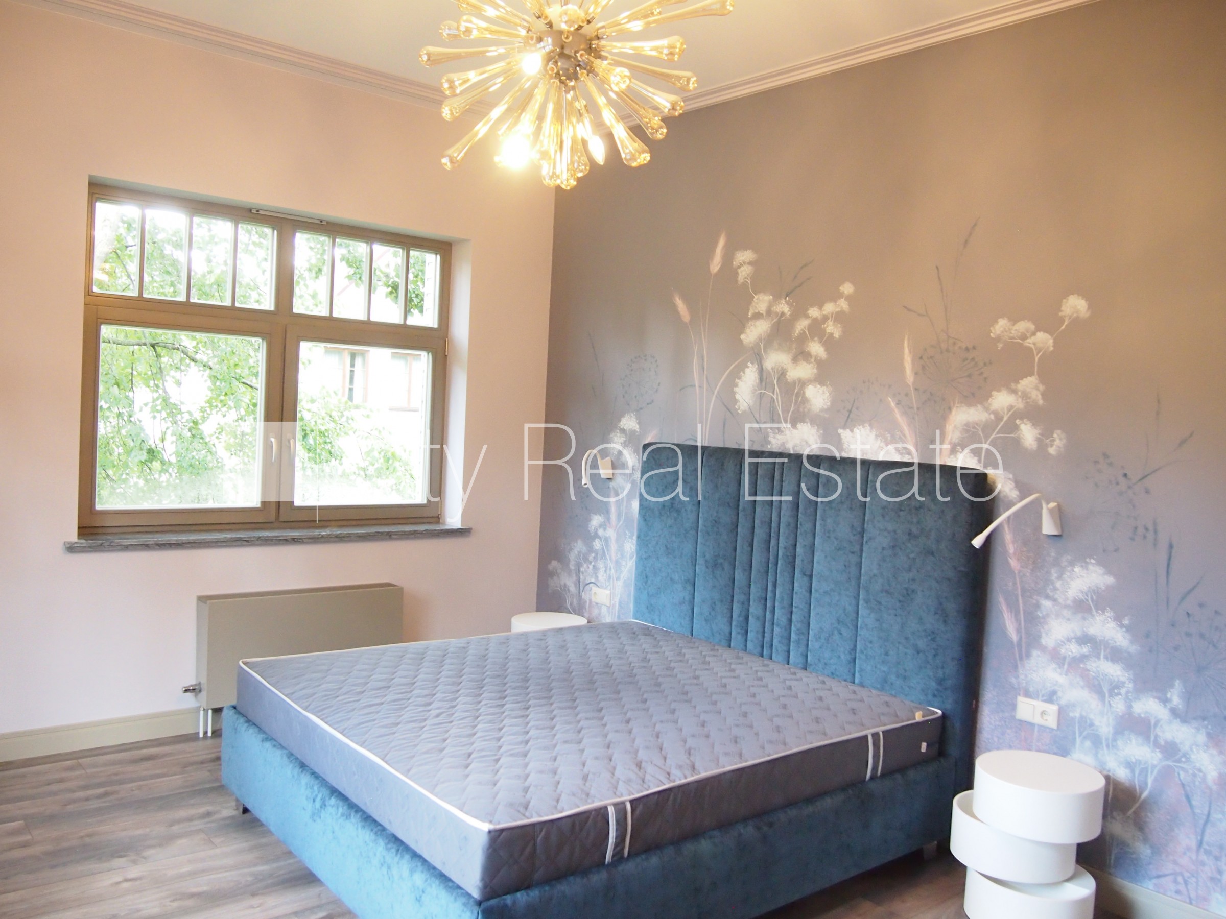 Sludinājumi. Privātmāja, labiekārtots apzaļumots pagalms, garāža vienai automašīnai, terase, guļamistabu skaits Cena: 7950 EUR/mēn Foto #9