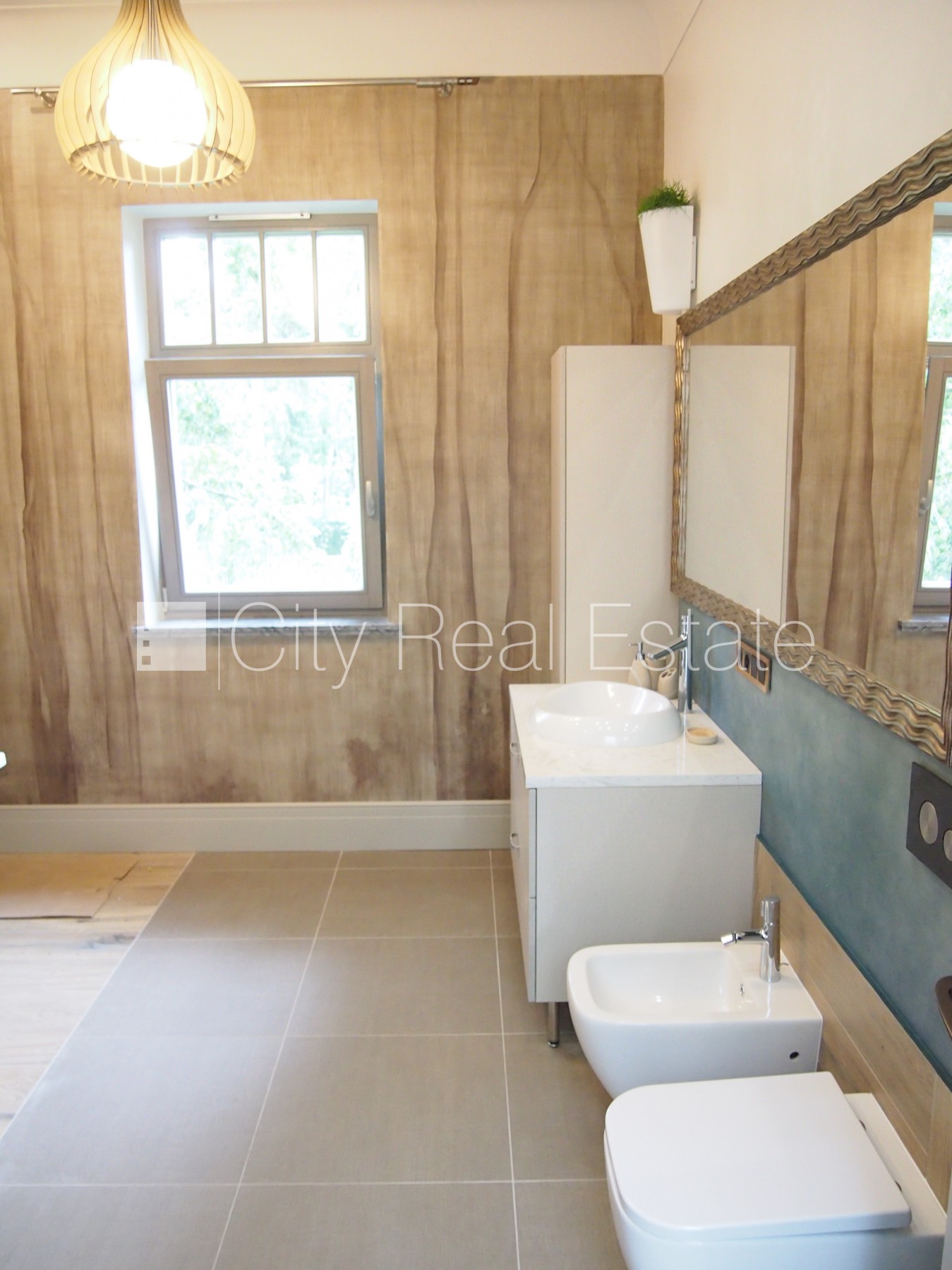 Sludinājumi. Privātmāja, labiekārtots apzaļumots pagalms, garāža vienai automašīnai, terase, guļamistabu skaits Cena: 7950 EUR/mēn Foto #24