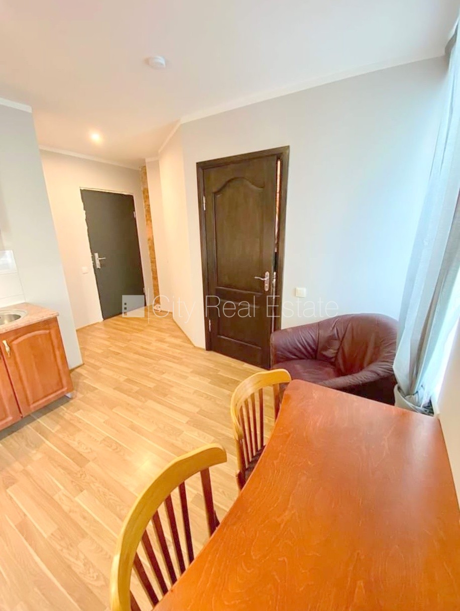 Sludinājumi. Fasādes māja, renovēta māja, slēgts pagalms, ieeja no ielas, kāpņu telpa pēc kosmētiskā remonta, Cena: 280 EUR/mēn Foto #5