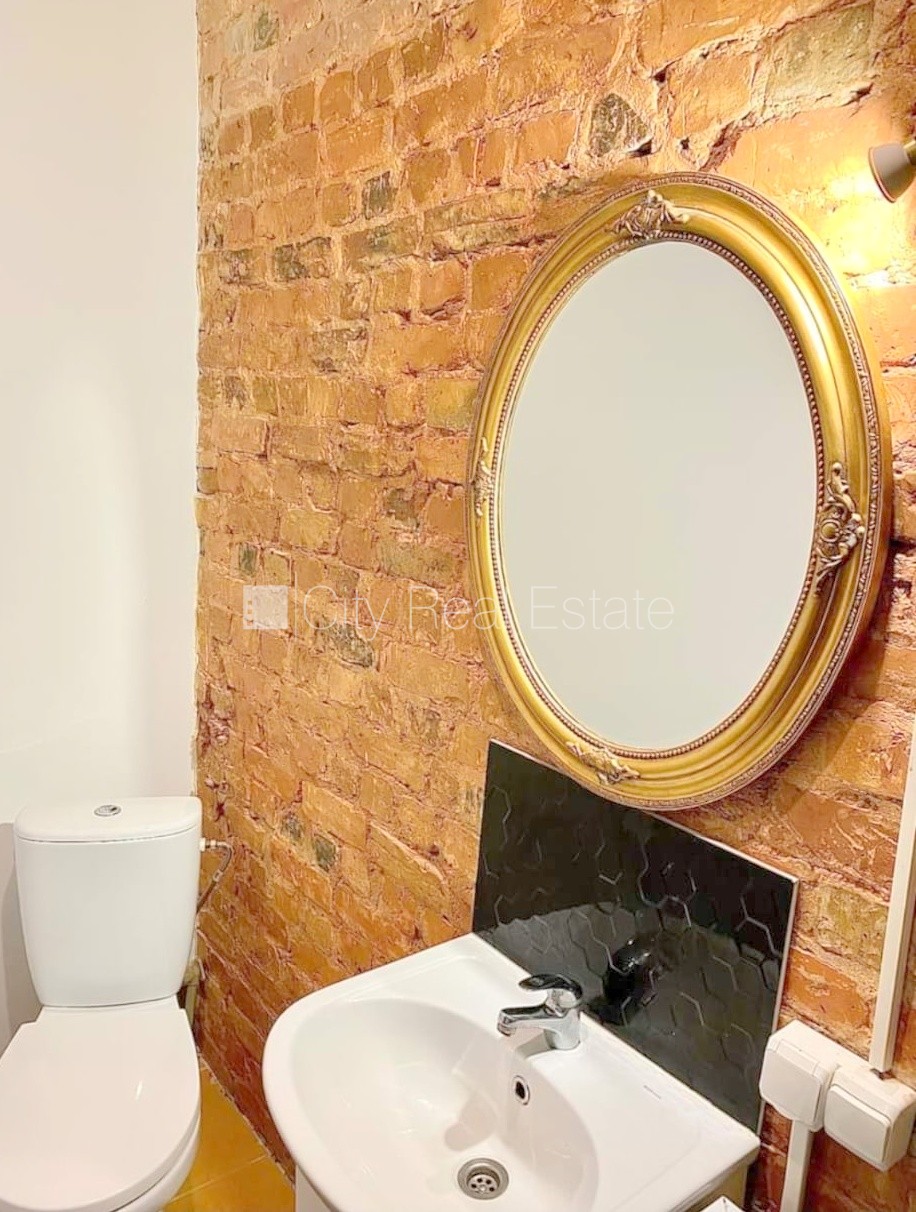 Sludinājumi. Fasādes māja, renovēta māja, slēgts pagalms, ieeja no ielas, kāpņu telpa pēc kosmētiskā remonta, Cena: 280 EUR/mēn Foto #7