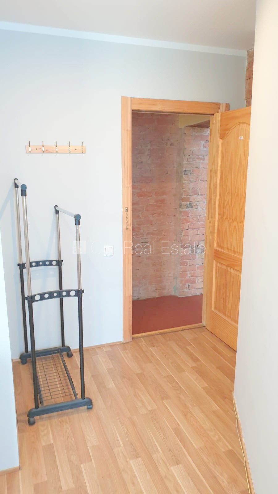 Sludinājumi. Fasādes māja, renovēta māja, slēgts pagalms, ieeja no ielas, kāpņu telpa pēc kosmētiskā remonta, Cena: 280 EUR/mēn Foto #9