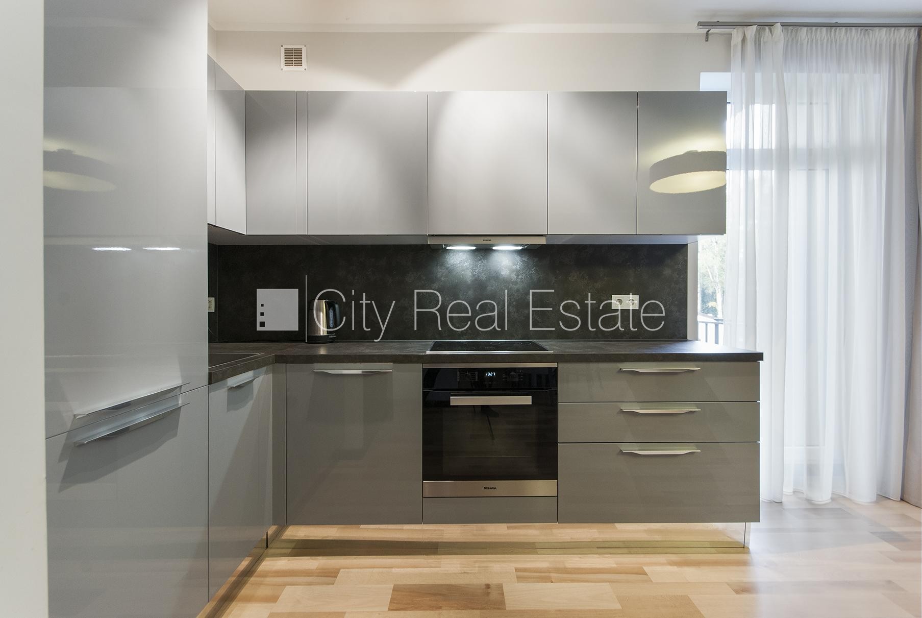 Объявление. Новостройка, благоустроенная озеленённая территория, закрытая территория, территория обнесена Цена: 275000 EUR Foto #3