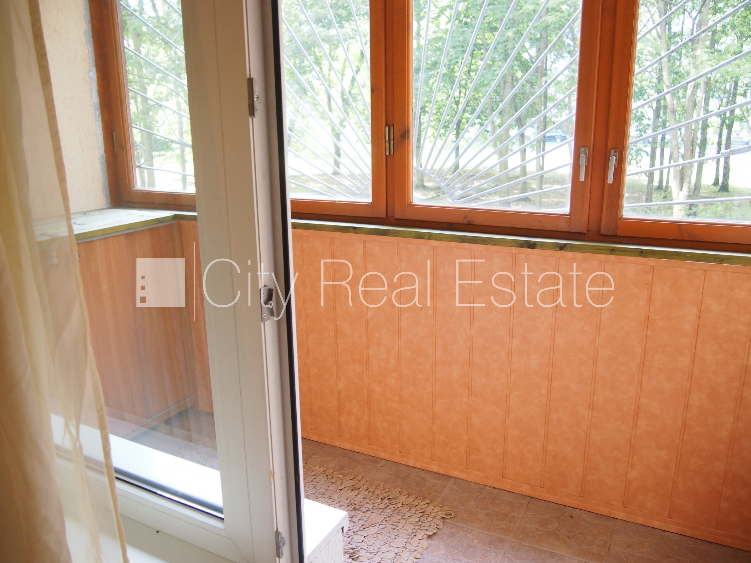 Sludinājumi. Labiekārtots apzaļumots pagalms, vieta automašīnai, iestiklota lodžija, guļamistabu skaits 2 gab., Cena: 420 EUR/mēn Foto #7