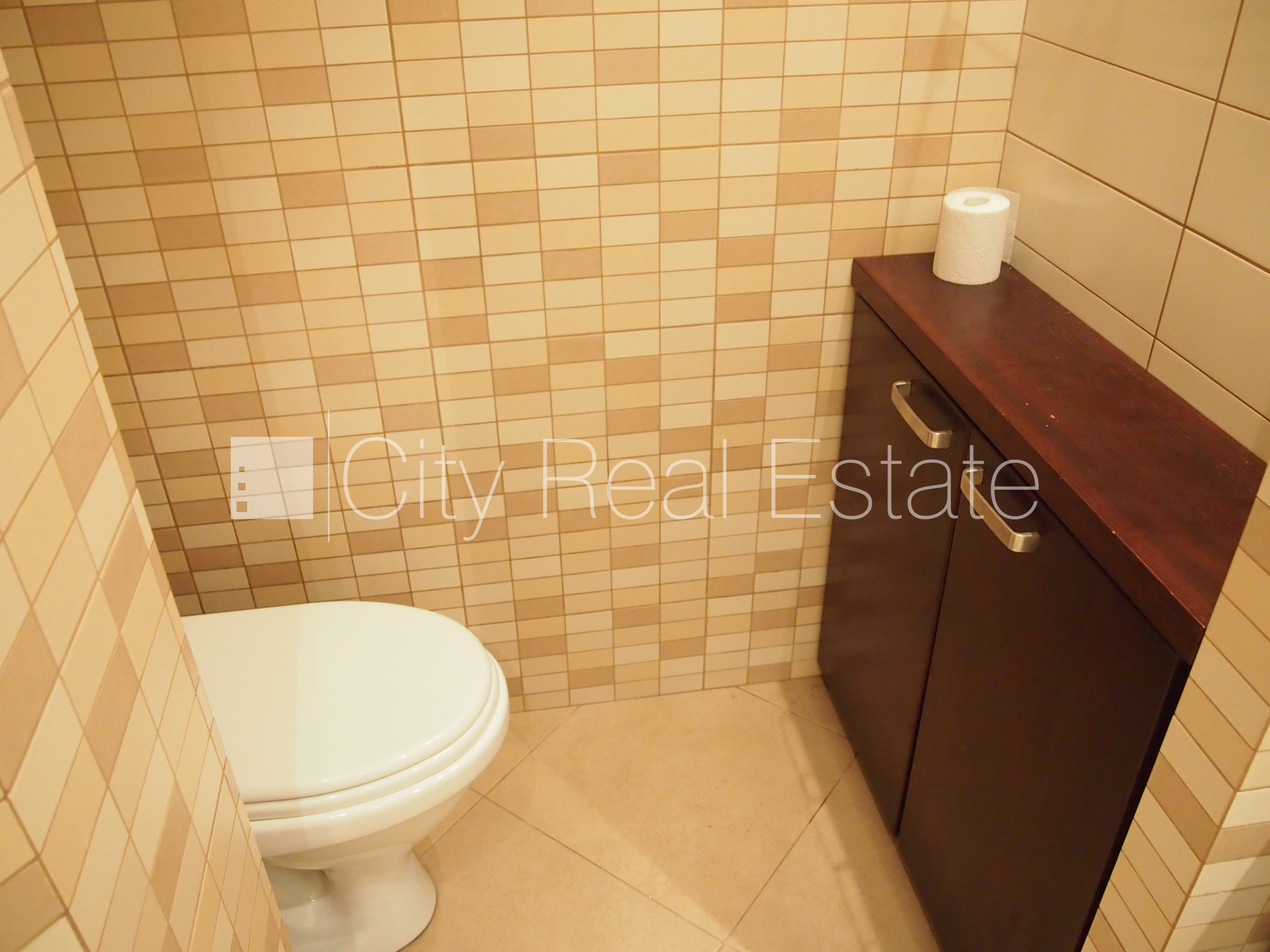 Sludinājumi. Labiekārtots apzaļumots pagalms, vieta automašīnai, iestiklota lodžija, guļamistabu skaits 2 gab., Cena: 420 EUR/mēn Foto #14