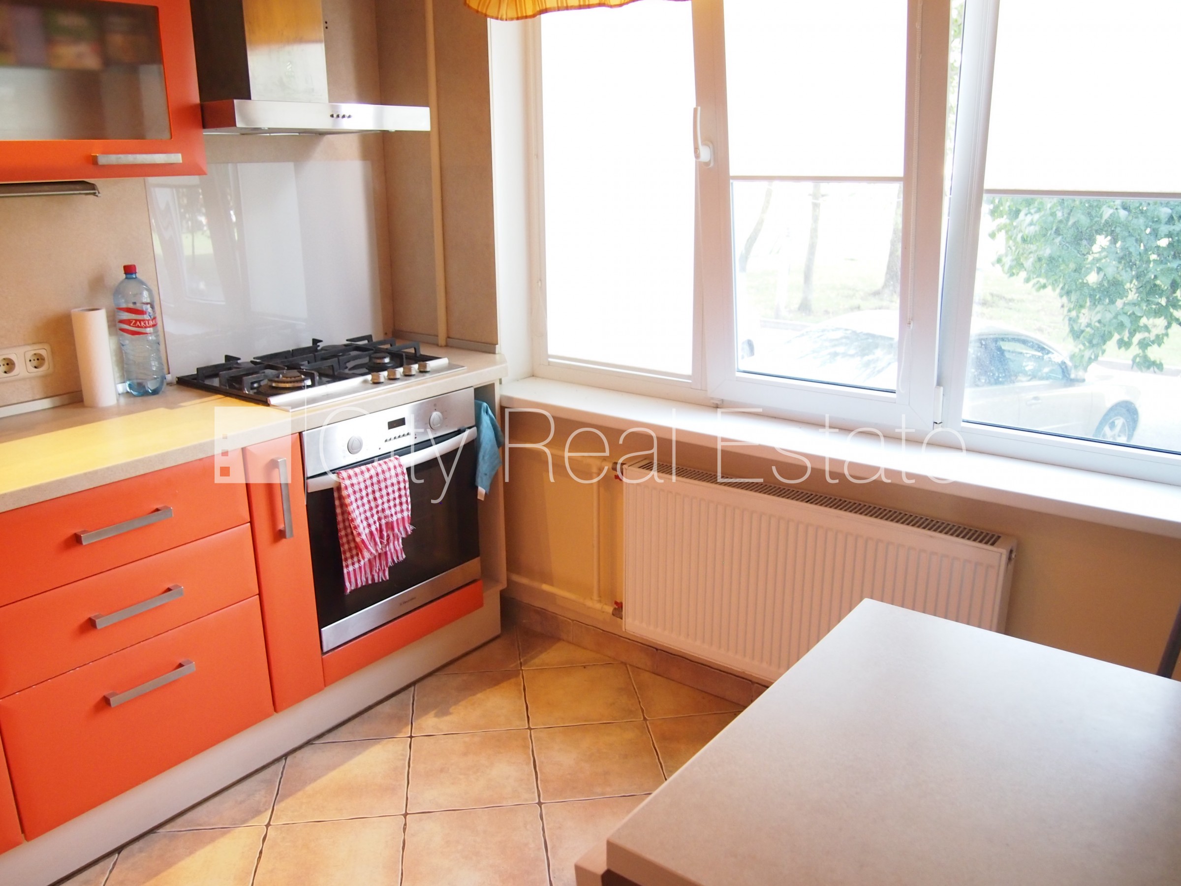 Sludinājumi. Labiekārtots apzaļumots pagalms, vieta automašīnai, iestiklota lodžija, guļamistabu skaits 2 gab., Cena: 420 EUR/mēn Foto #11