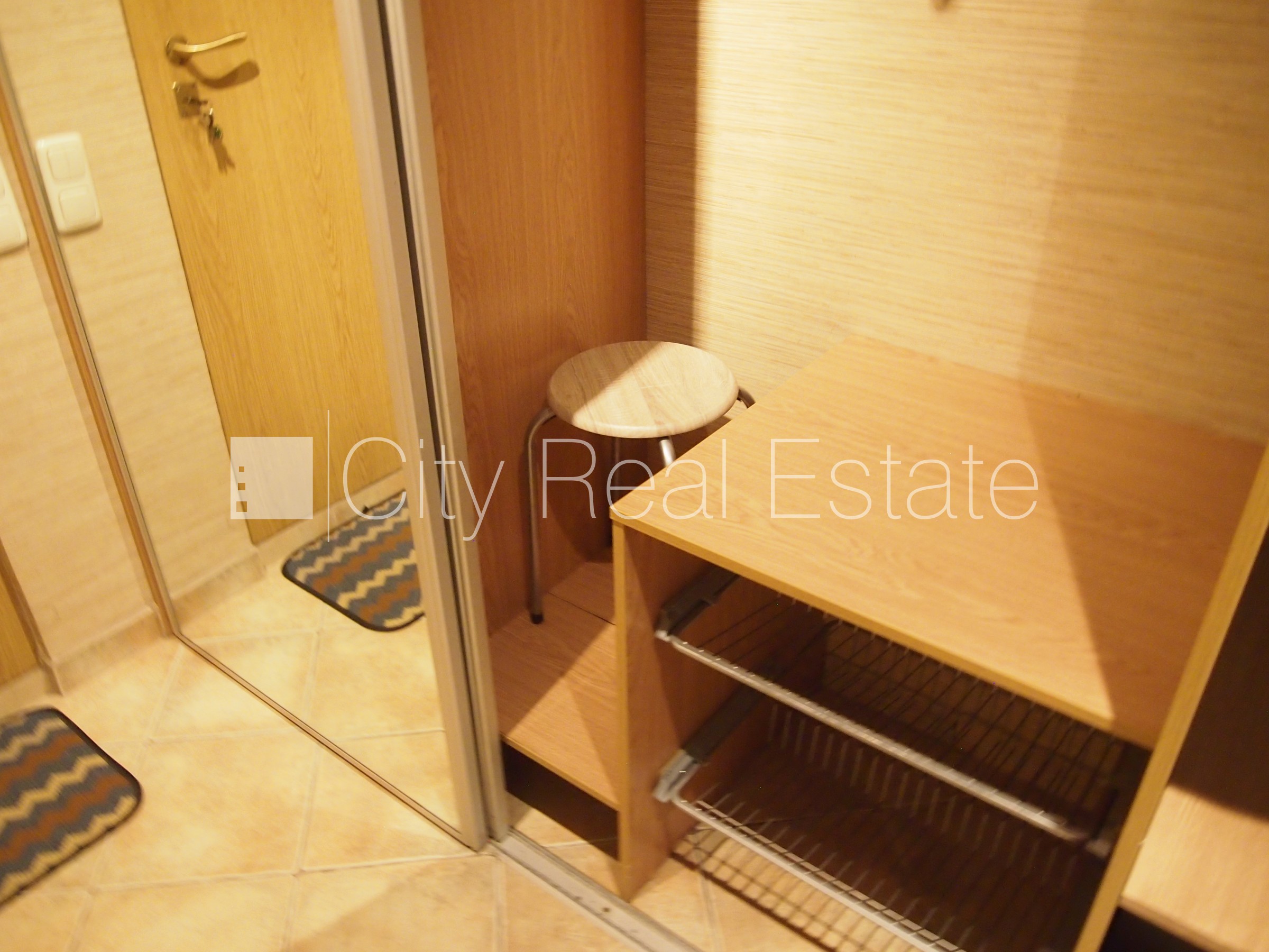 Sludinājumi. Labiekārtots apzaļumots pagalms, vieta automašīnai, iestiklota lodžija, guļamistabu skaits 2 gab., Cena: 420 EUR/mēn Foto #17