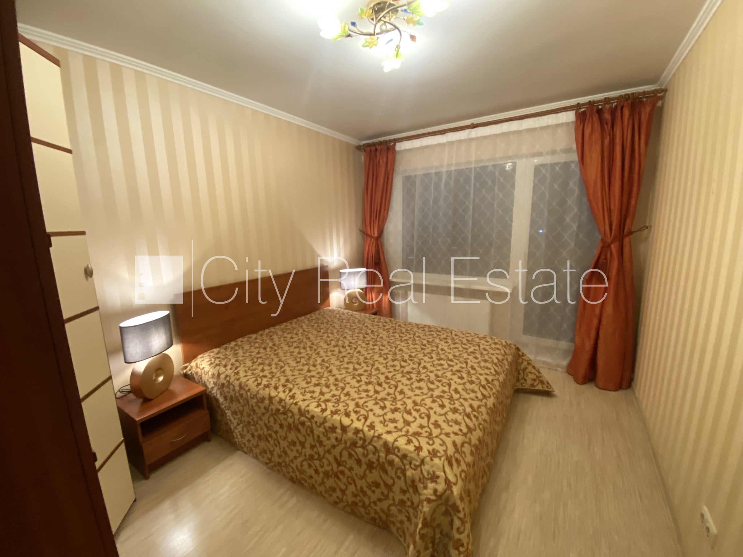 Sludinājumi. Labiekārtots apzaļumots pagalms, vieta automašīnai, iestiklota lodžija, guļamistabu skaits 2 gab., Cena: 420 EUR/mēn Foto #5