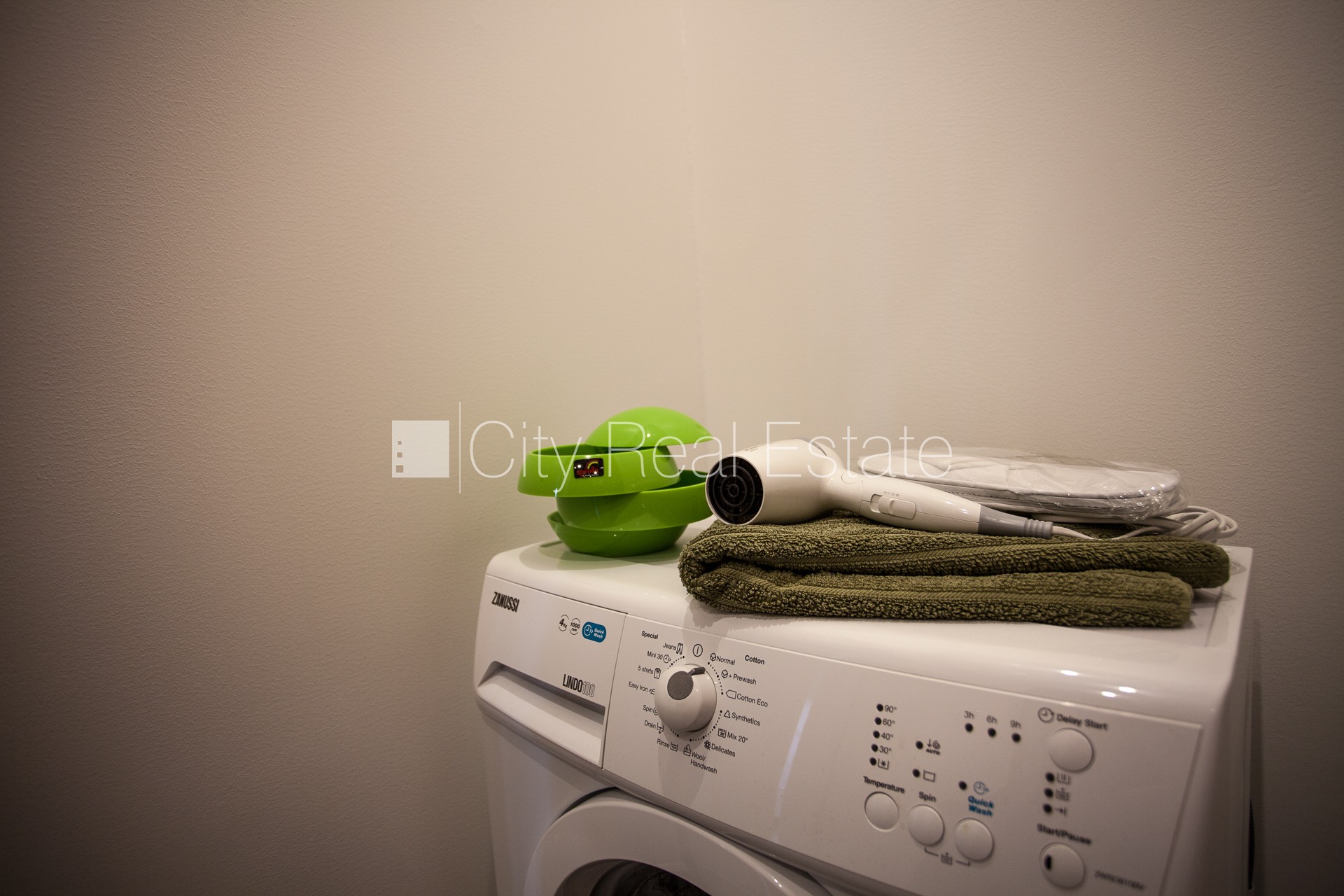 Sludinājumi. Renovēta māja, labiekārtota apzaļumota teritorija, ieeja no pagalma, kāpņu telpa pēc kapitālā Cena: 560 EUR/mēn Foto #9