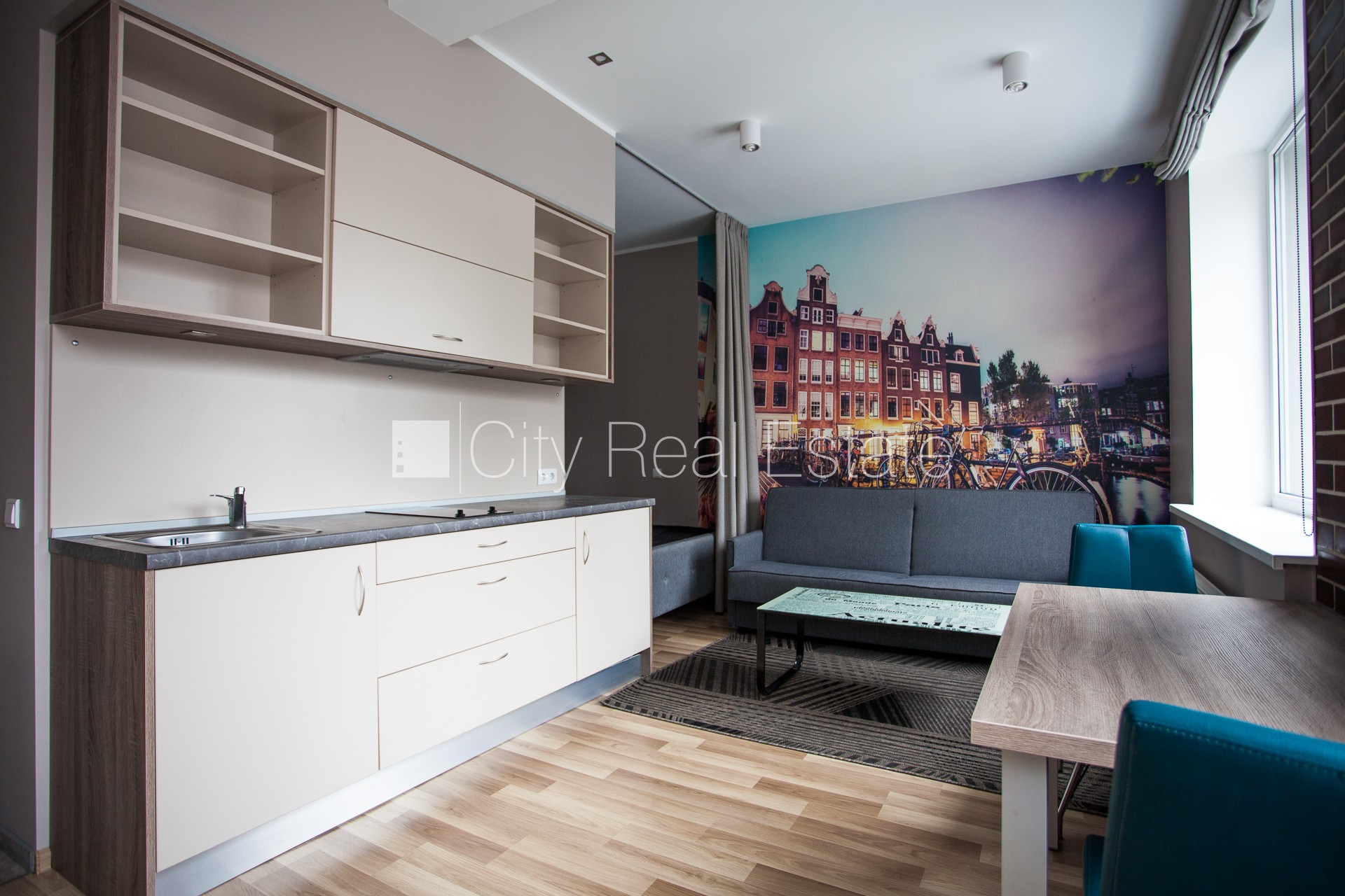 Sludinājumi. Renovēta māja, labiekārtota apzaļumota teritorija, ieeja no pagalma, kāpņu telpa pēc kapitālā Cena: 560 EUR/mēn Foto #1