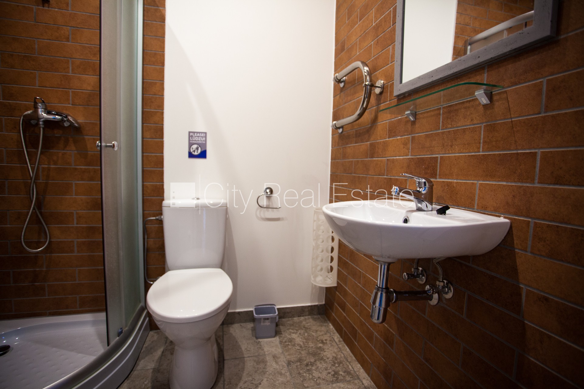 Sludinājumi. Renovēta māja, labiekārtota apzaļumota teritorija, ieeja no pagalma, kāpņu telpa pēc kapitālā Cena: 560 EUR/mēn Foto #8