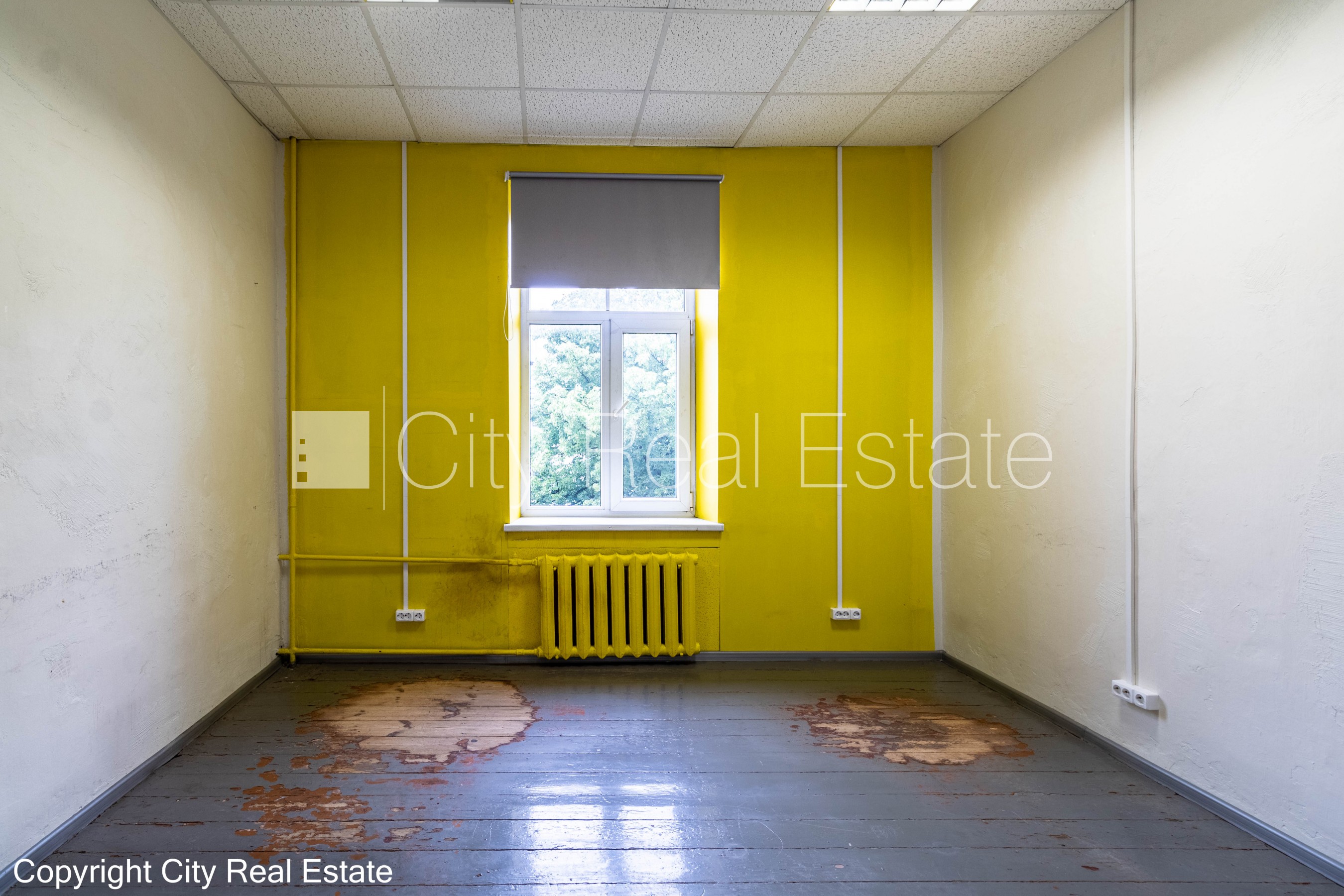 Объявление. Фасадный дом, закрытый двор, места для нескольких машин, вход с улицы, лестничная клетка после Цена: 580 EUR/мес. Foto #8