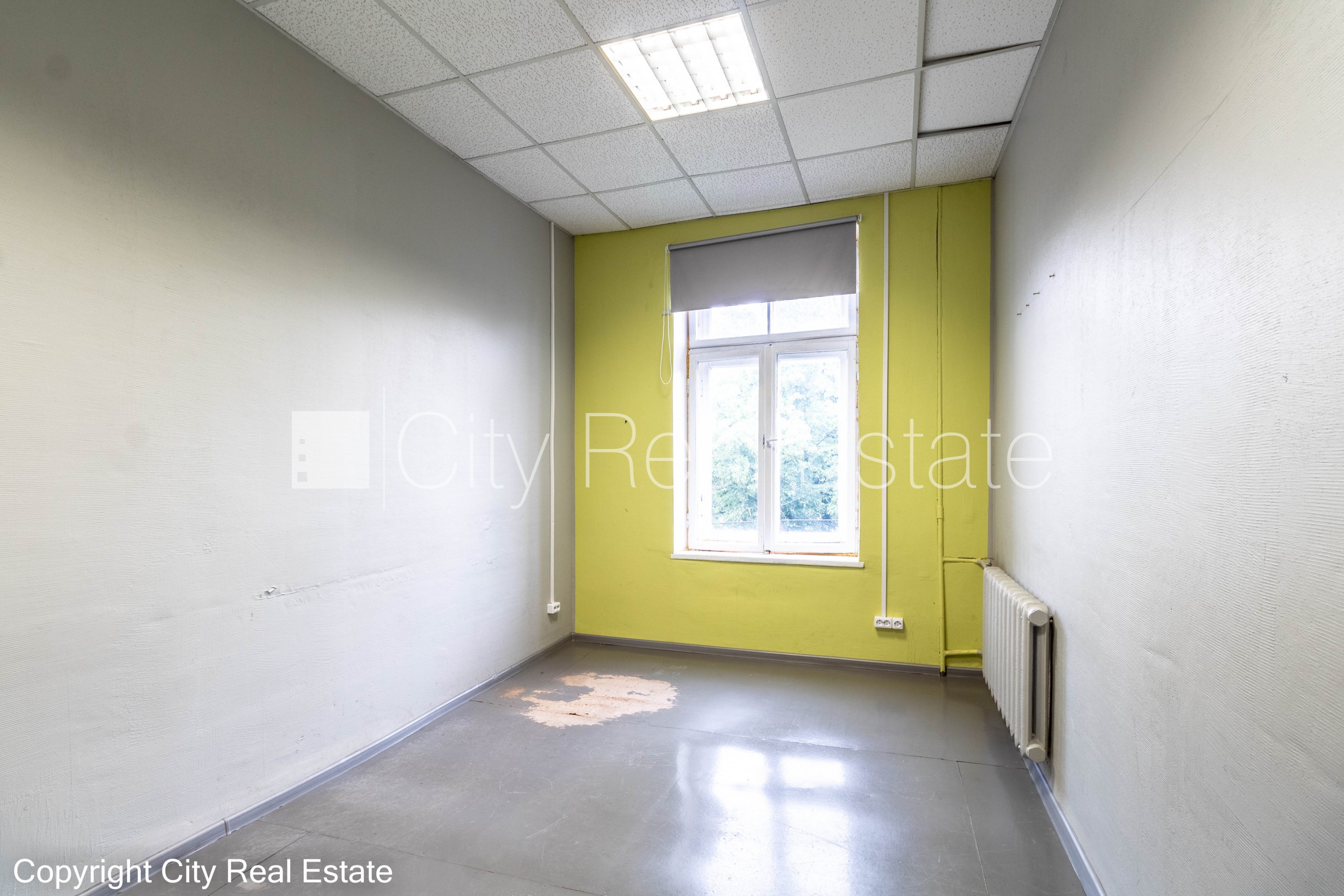 Объявление. Фасадный дом, закрытый двор, места для нескольких машин, вход с улицы, лестничная клетка после Цена: 580 EUR/мес. Foto #13